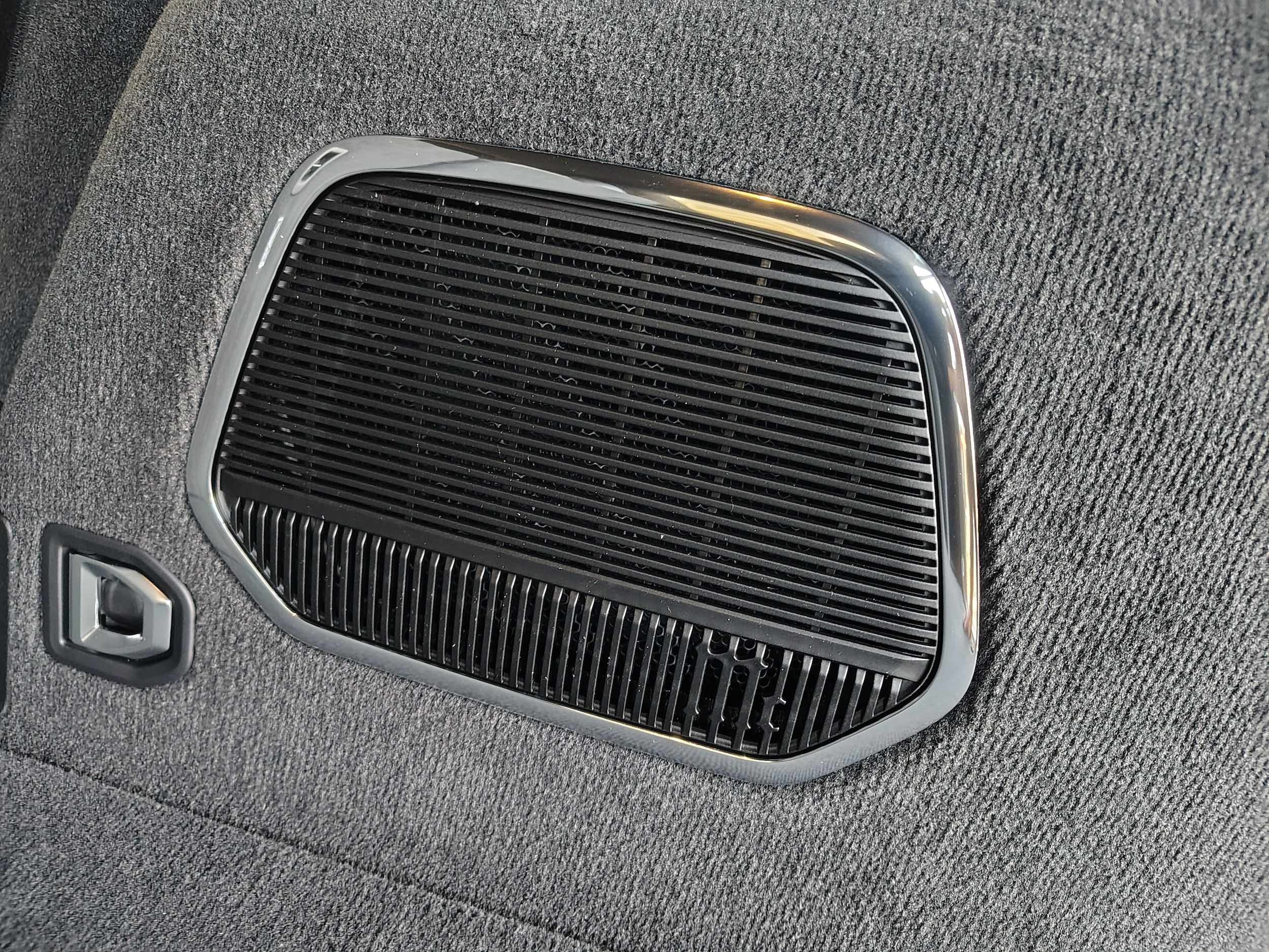 2027 Jeep Grand Cherokee photo 14 of 47