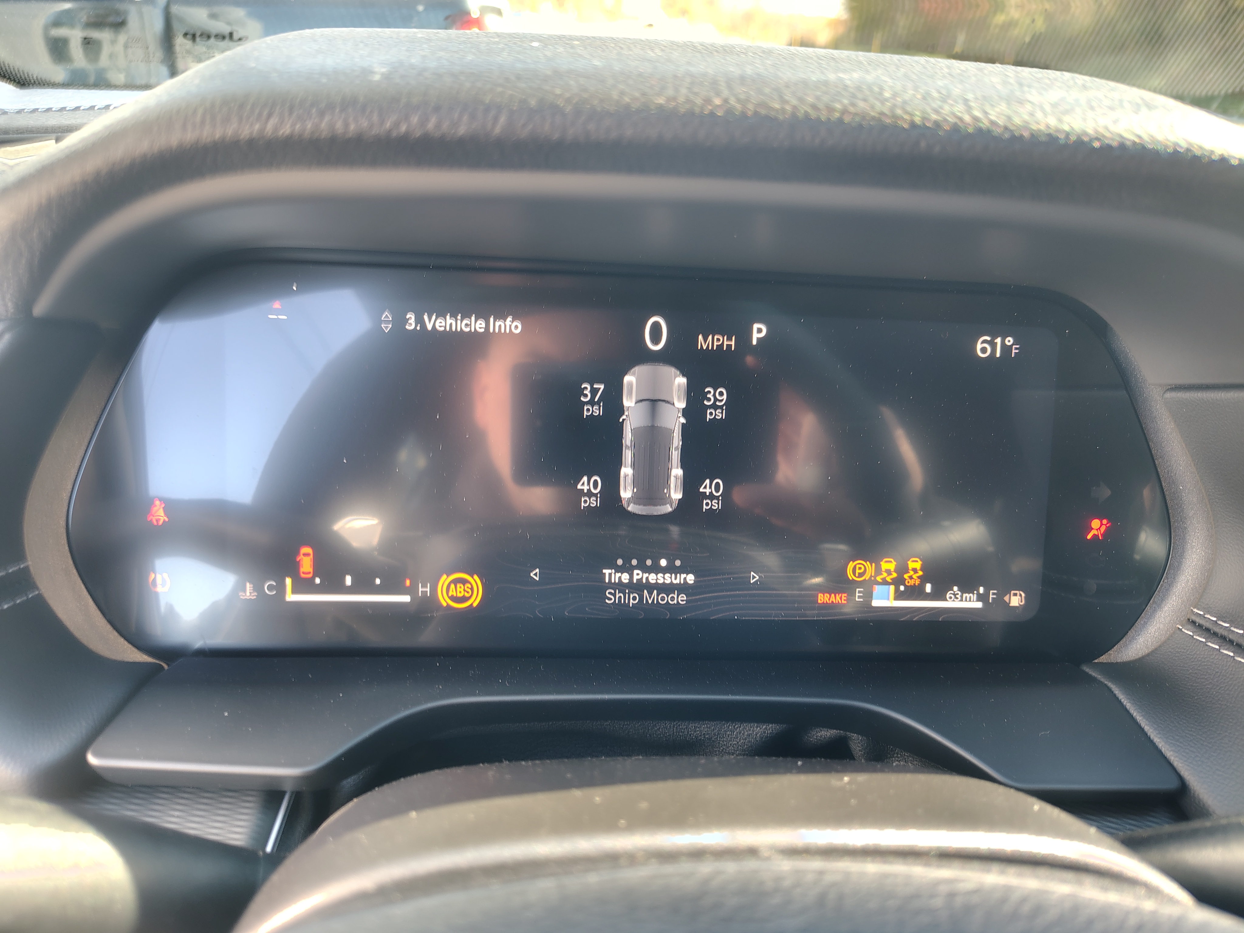2027 Jeep Grand Cherokee photo 32 of 40