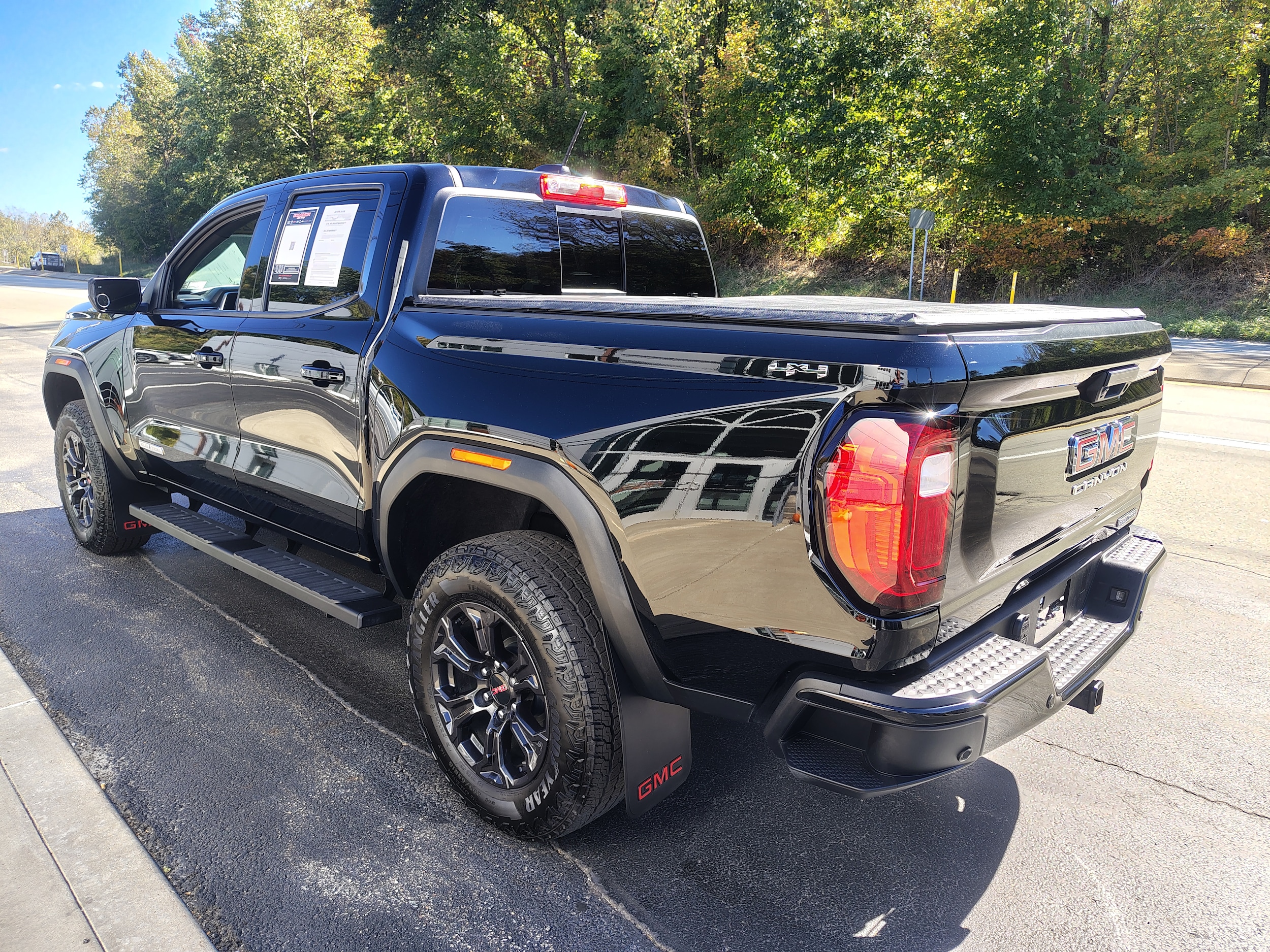 2025 GMC Canyon photo 9 of 39
