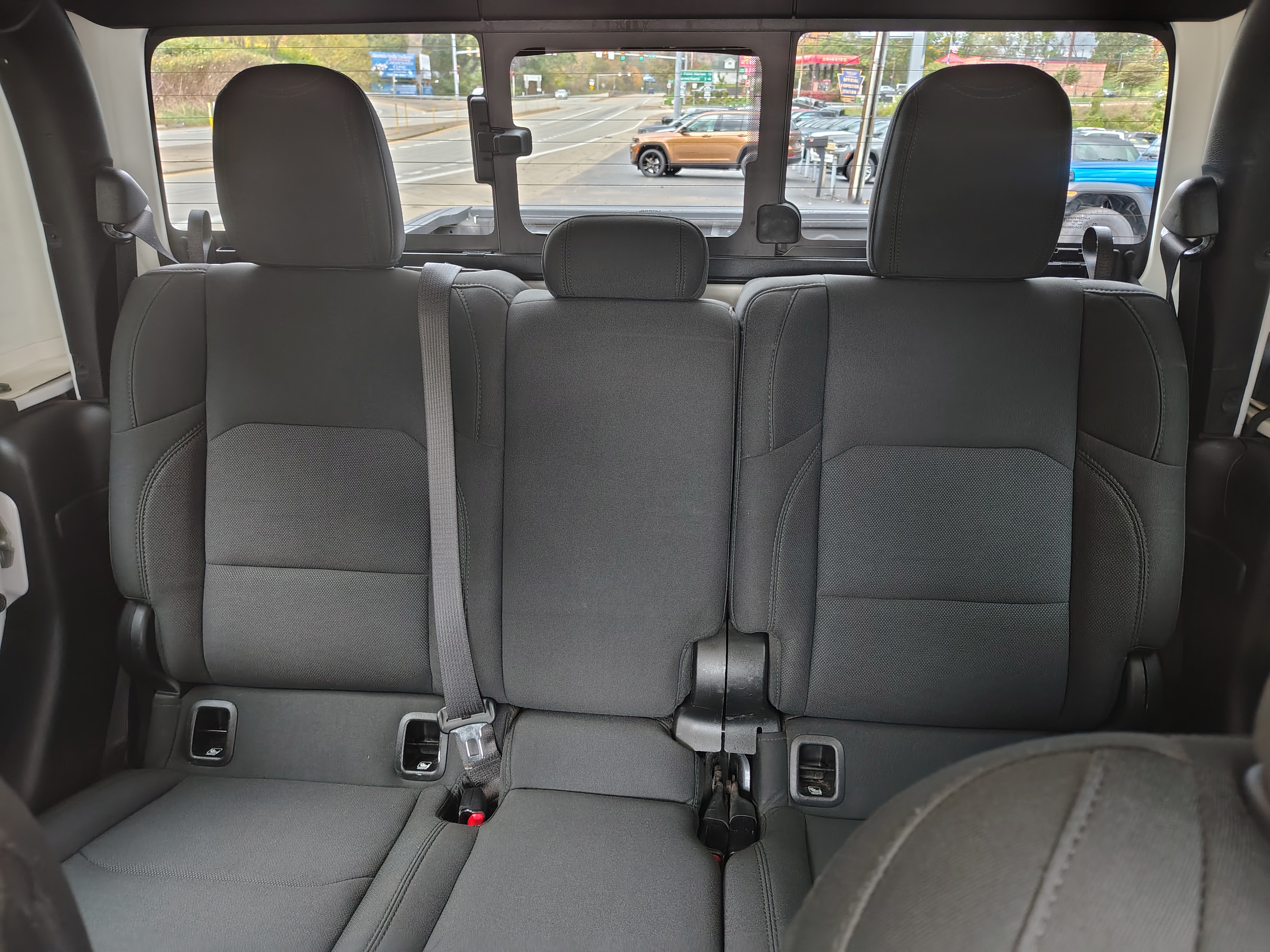 2021 Jeep Gladiator photo 18 of 34