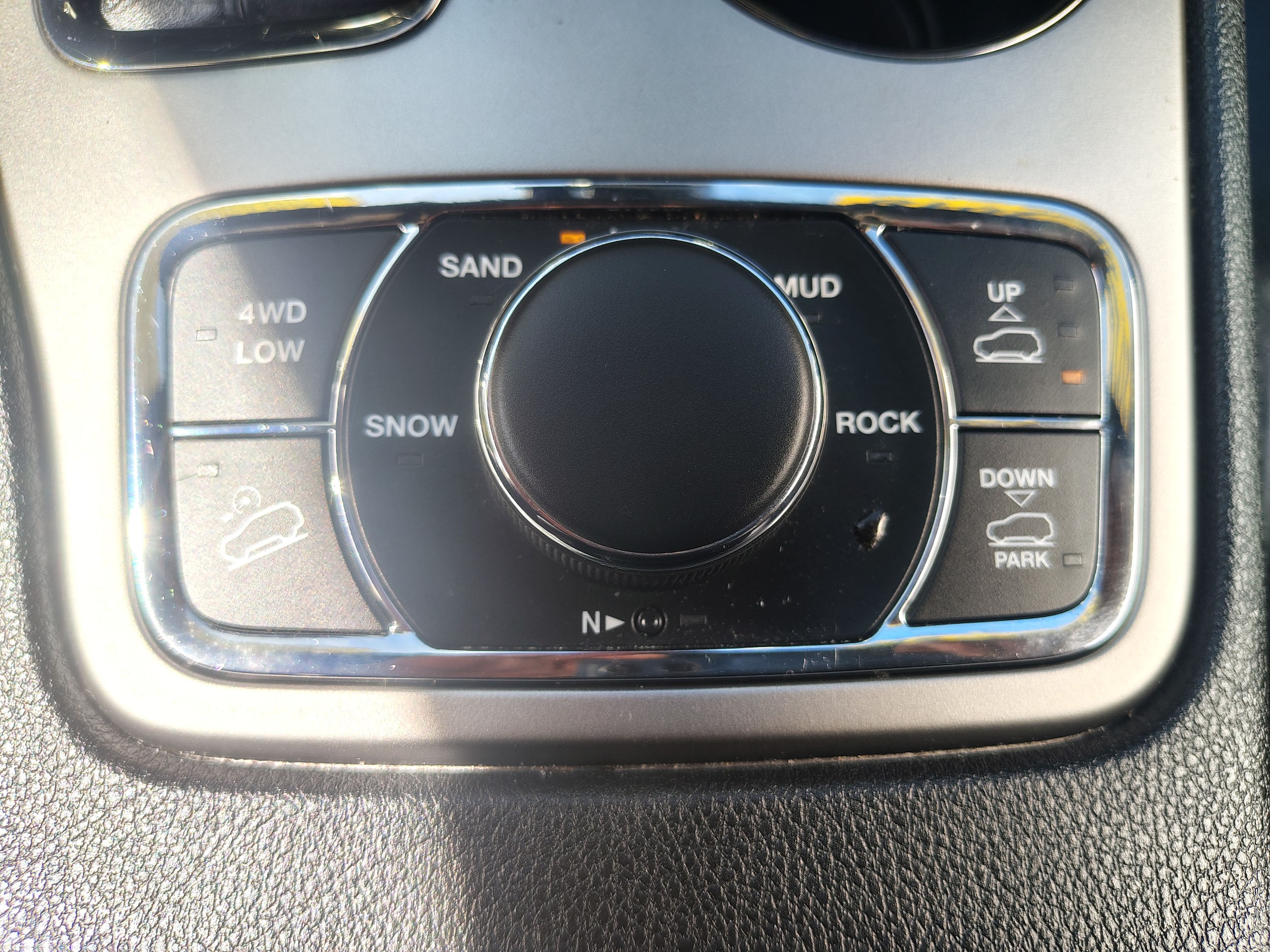 2018 Jeep Grand Cherokee photo 42 of 44