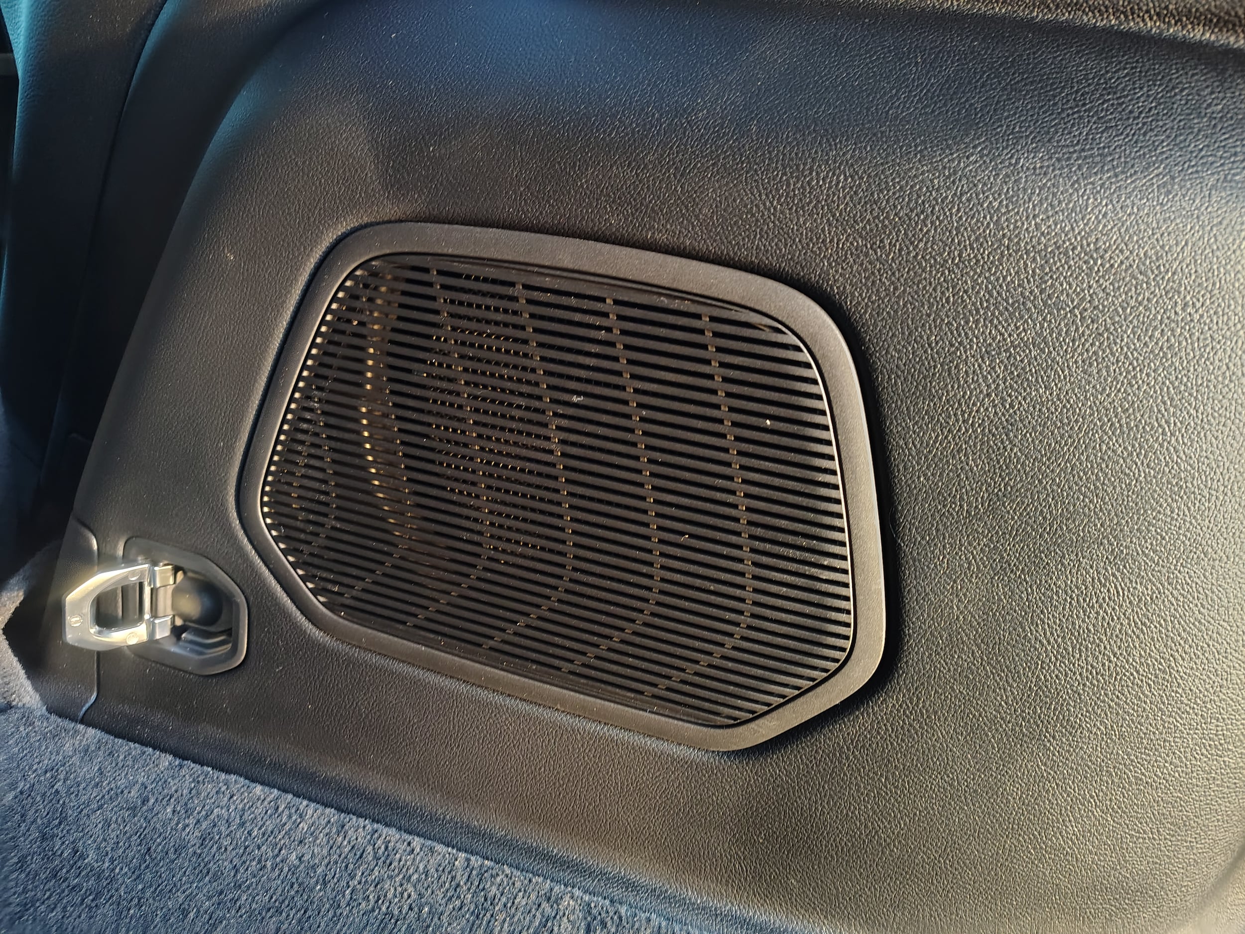 2027 Jeep Grand Cherokee photo 12 of 41