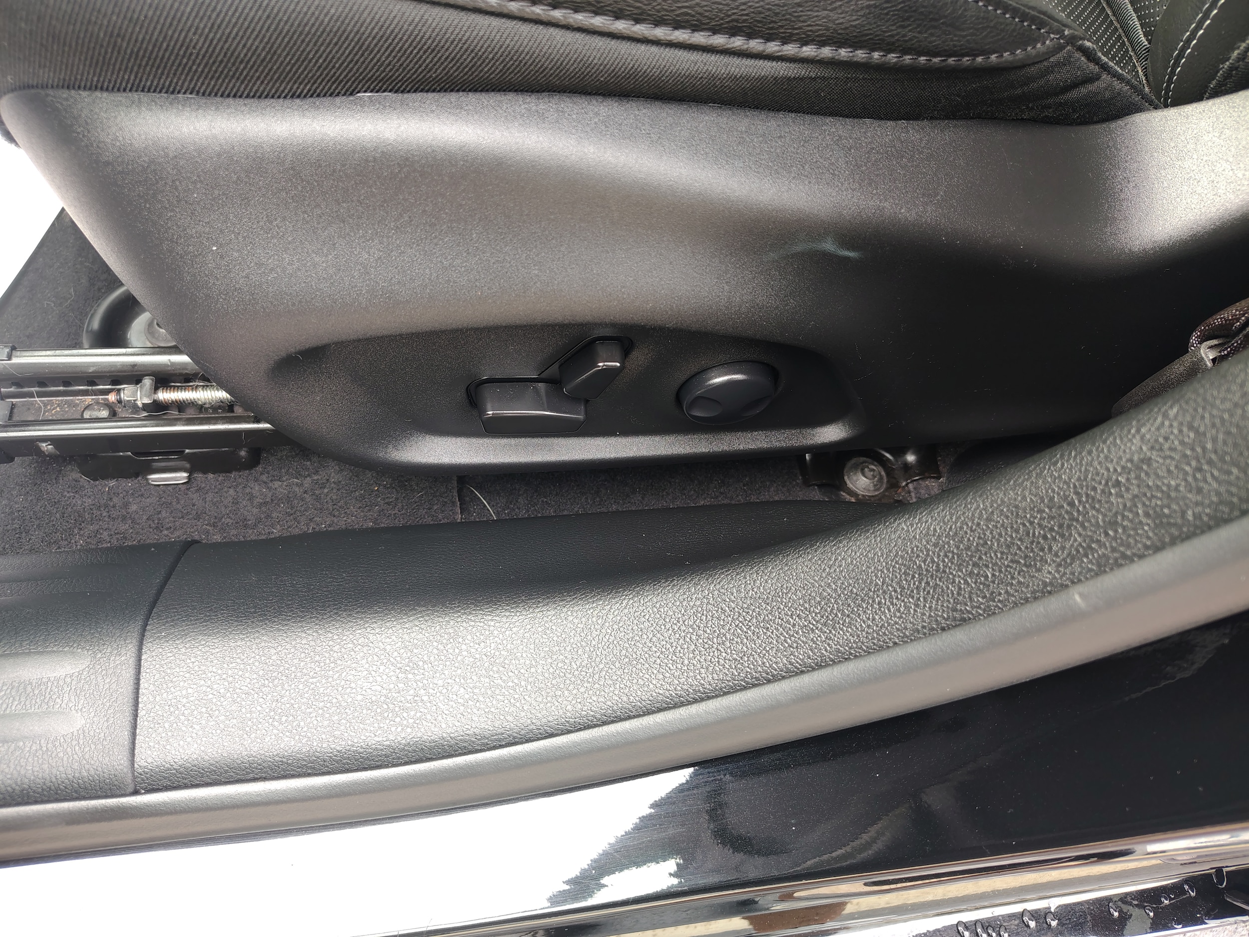 2025 Jeep Compass Limited Diamond Black Crystal Pearlcoat at Solomon CJD Carmichaels