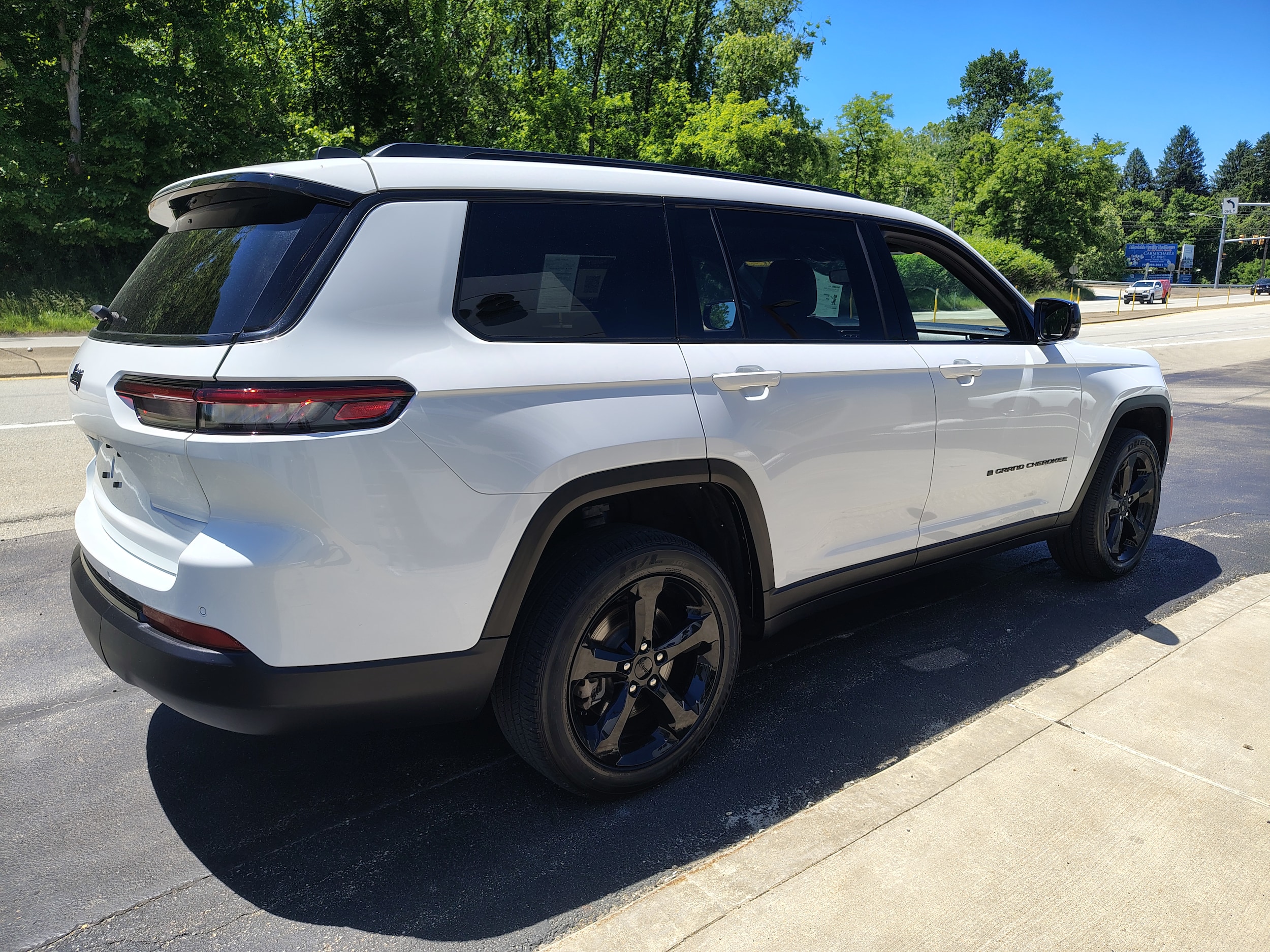 2024 Jeep Grand Cherokee L photo 5 of 40