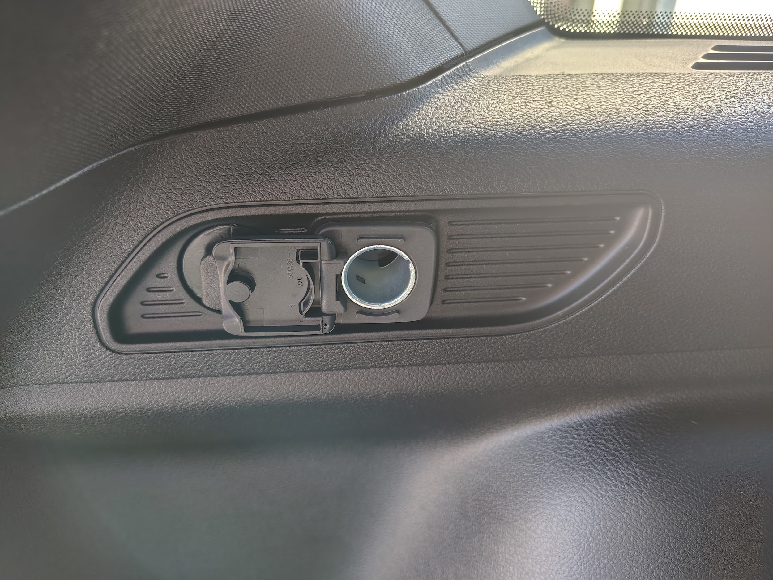 2027 Jeep Grand Cherokee photo 14 of 45
