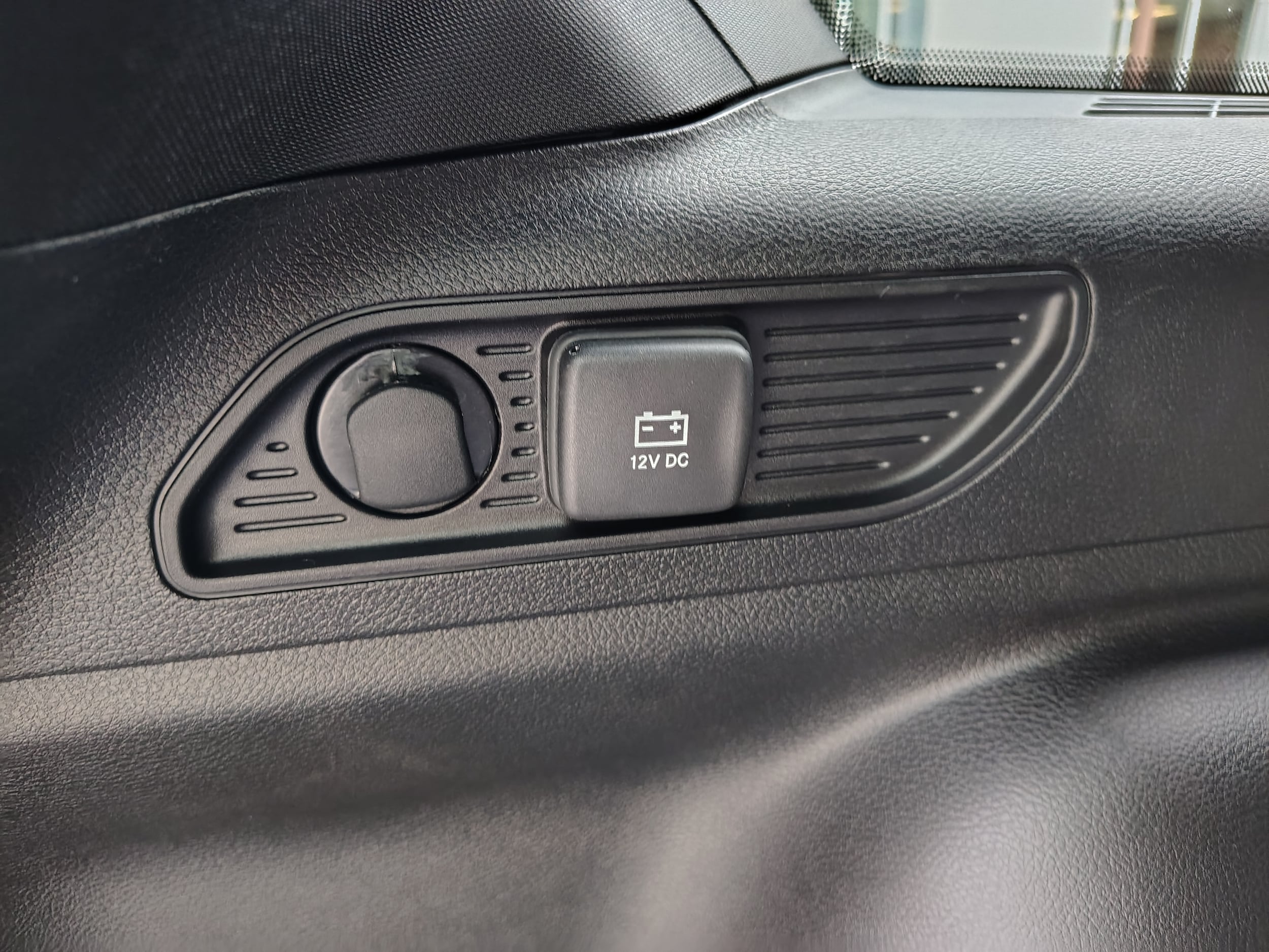 2026 Jeep Grand Cherokee LAREDO ALTITUDE 4X4 Silver Zynith at Three Rivers CJD