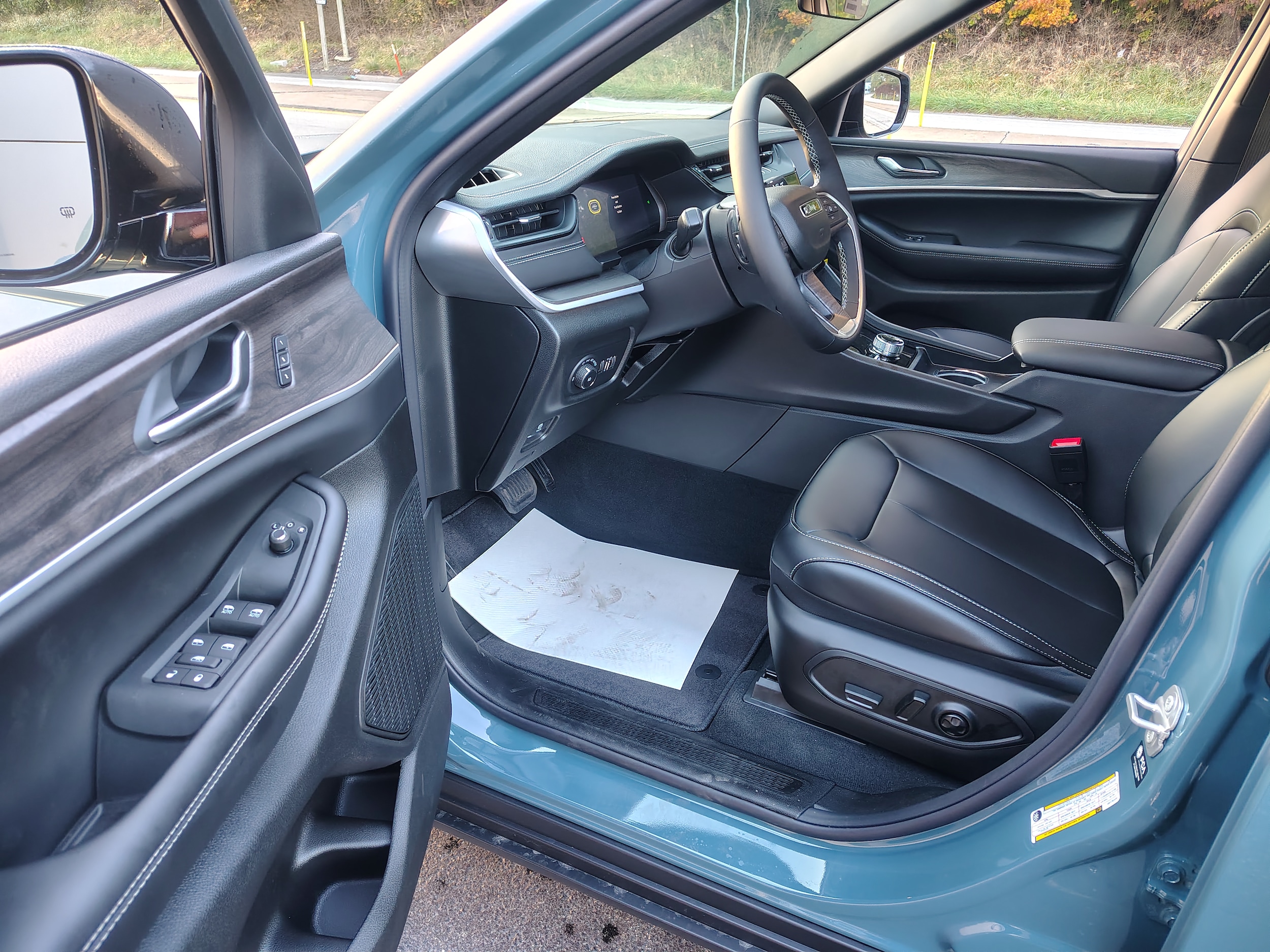 2027 Jeep Grand Cherokee photo 20 of 43