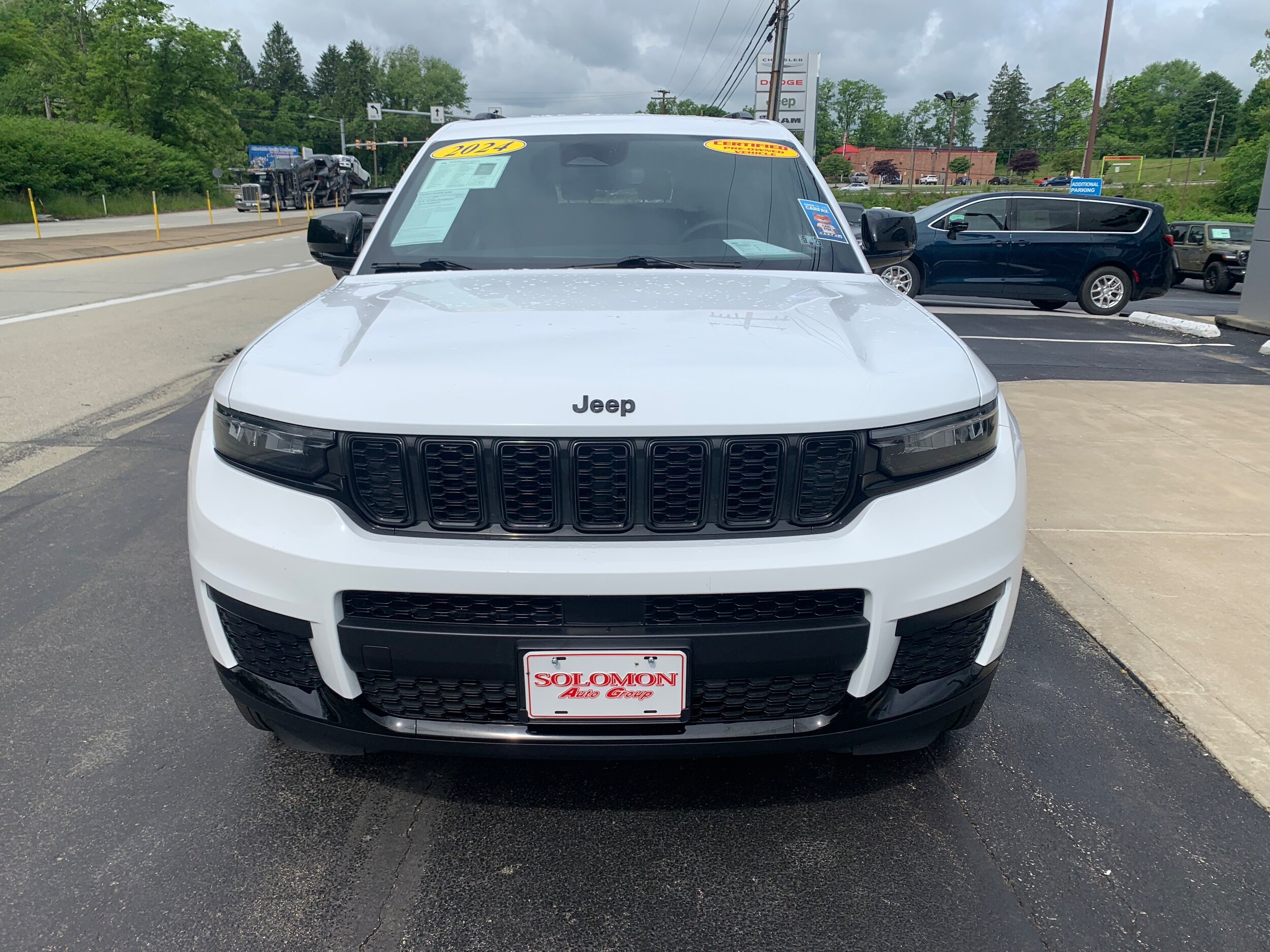 2024 Jeep Grand Cherokee Altitude photo 2