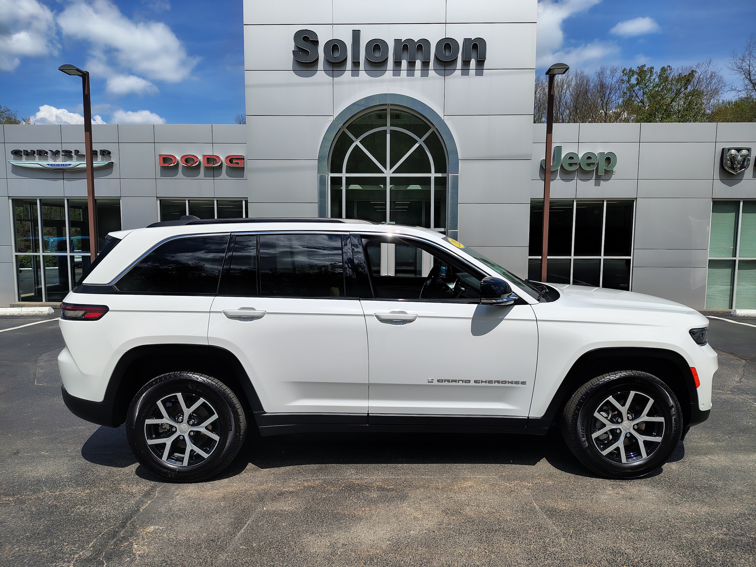 2025 Jeep Grand Cherokee Limited Bright White Clearcoat at Solomon CJD Carmichaels