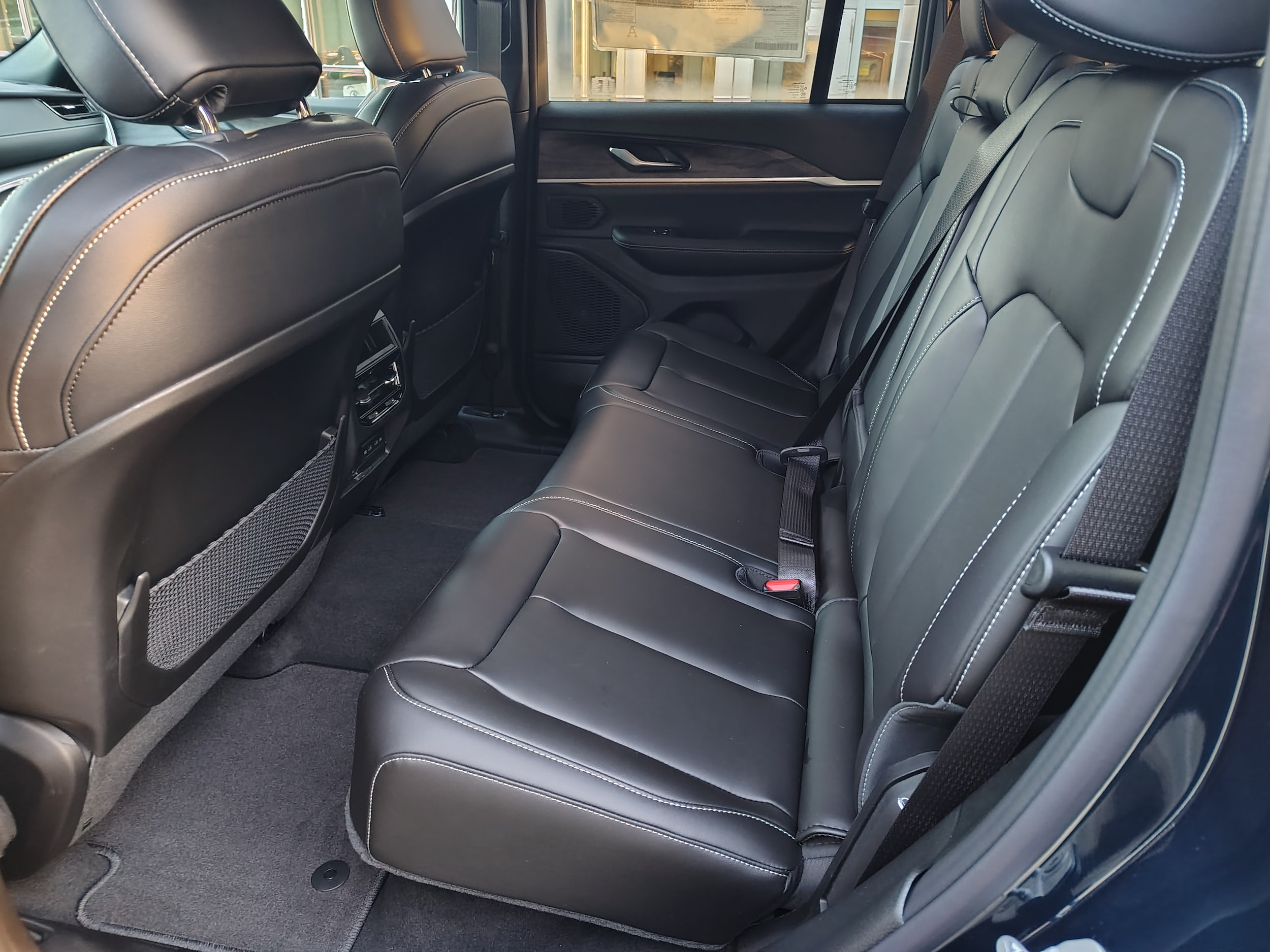 2027 Jeep Grand Cherokee photo 26 of 41