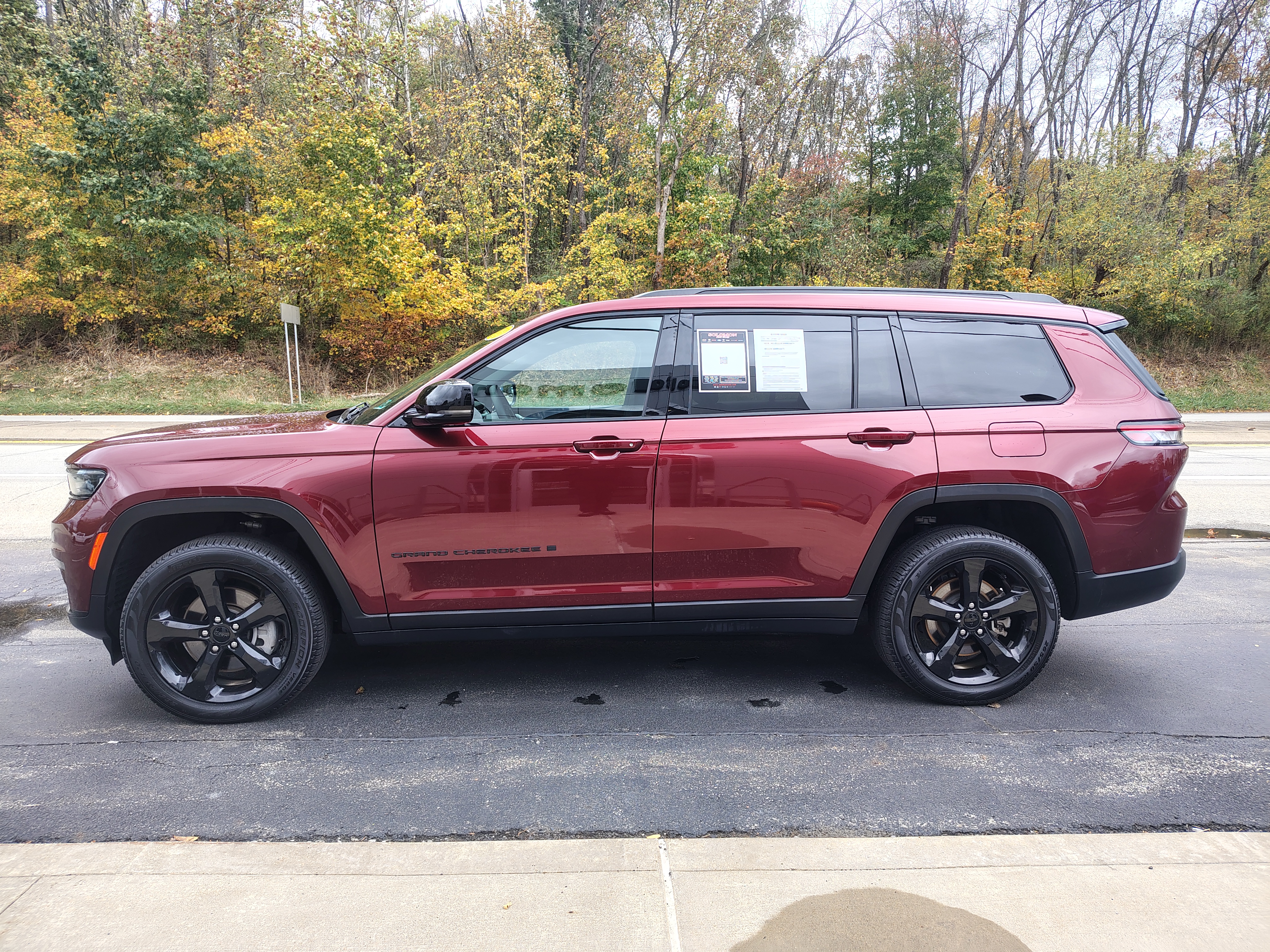 2025 Jeep Grand Cherokee L photo 6 of 45