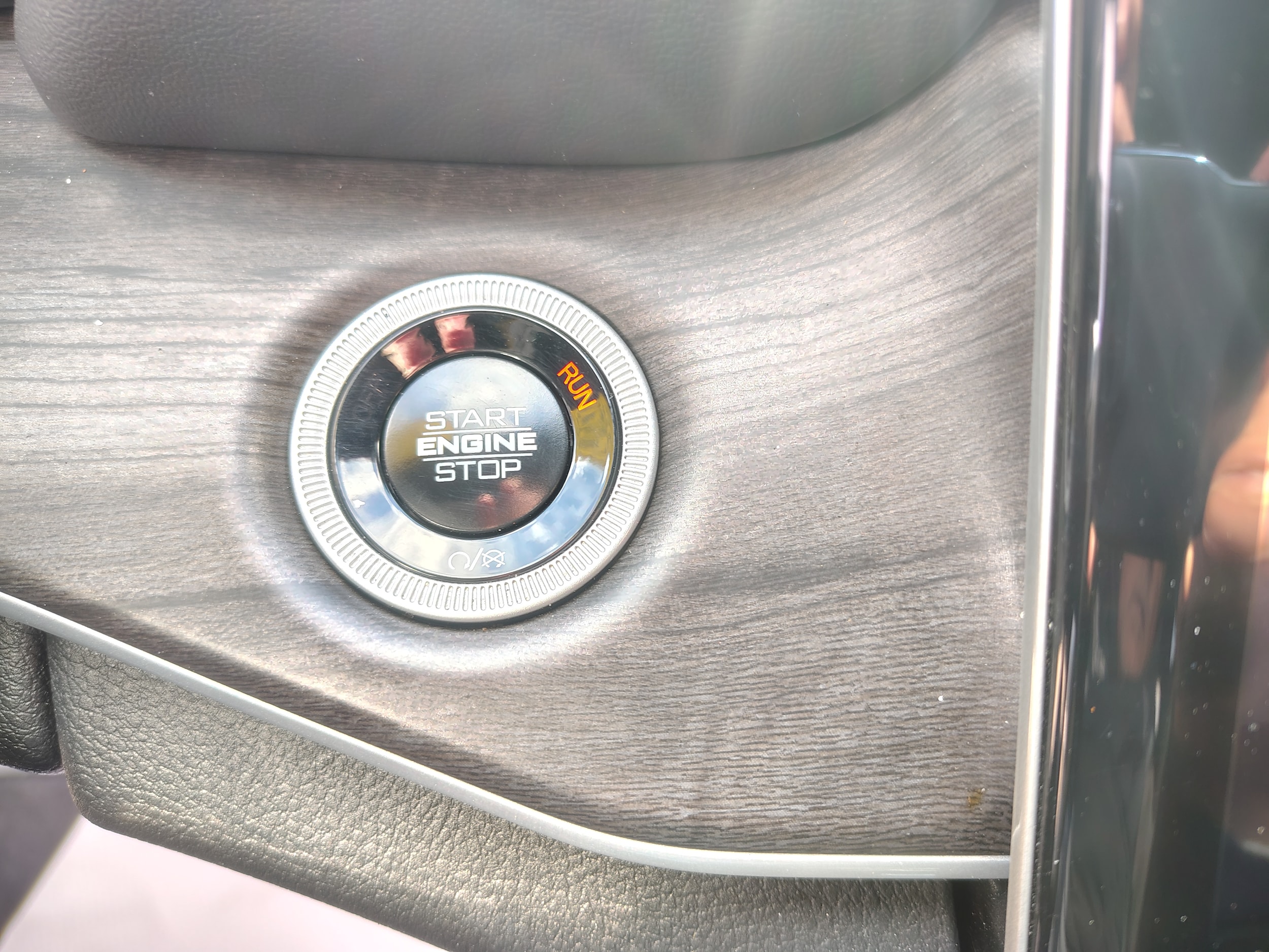2024 Jeep Grand Cherokee Limited Diamond Black Crystal Pearlcoat at Solomon CJD Carmichaels