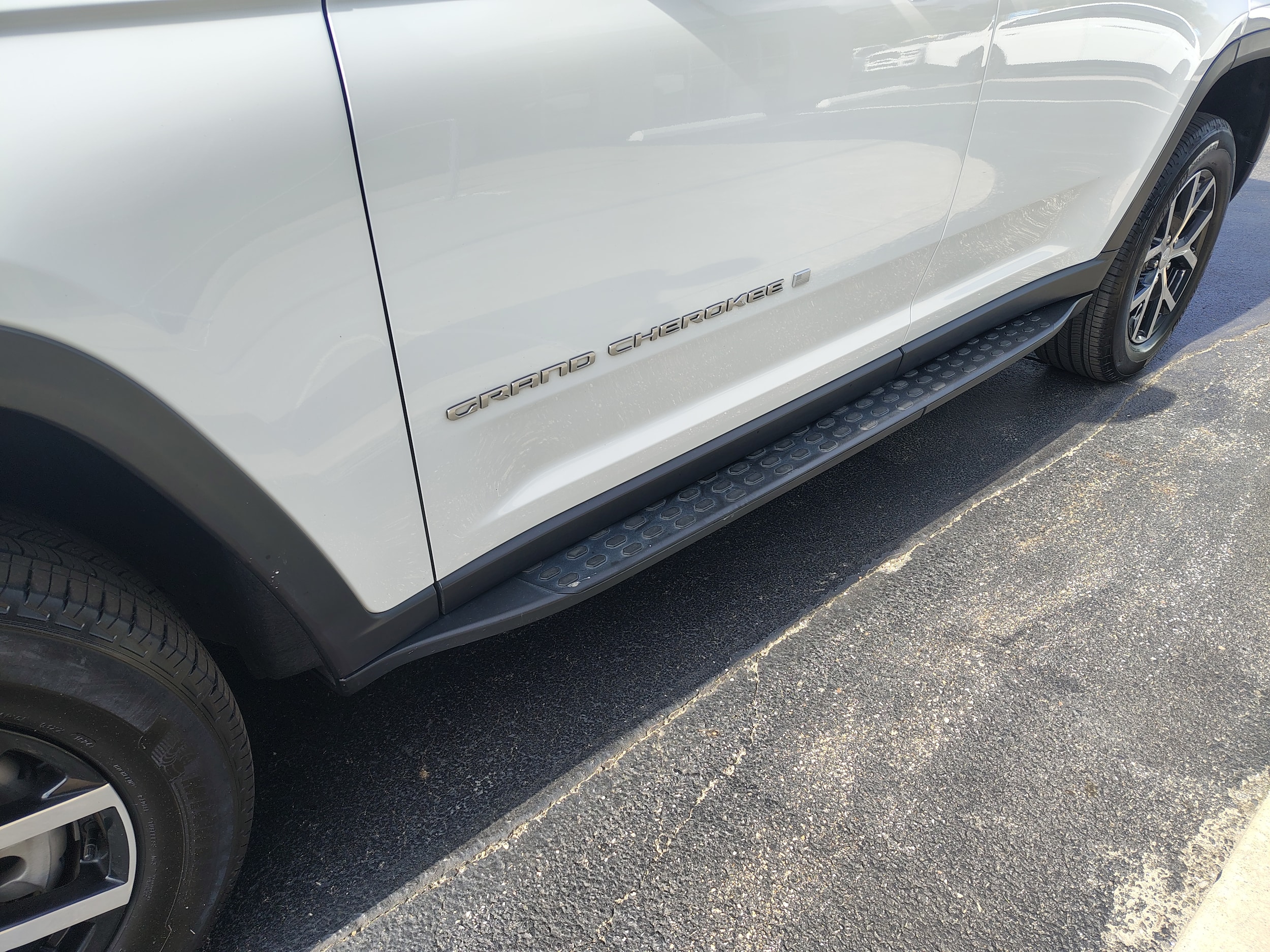 2024 Jeep Grand Cherokee L Limited Bright White Clearcoat at Solomon CJD Carmichaels