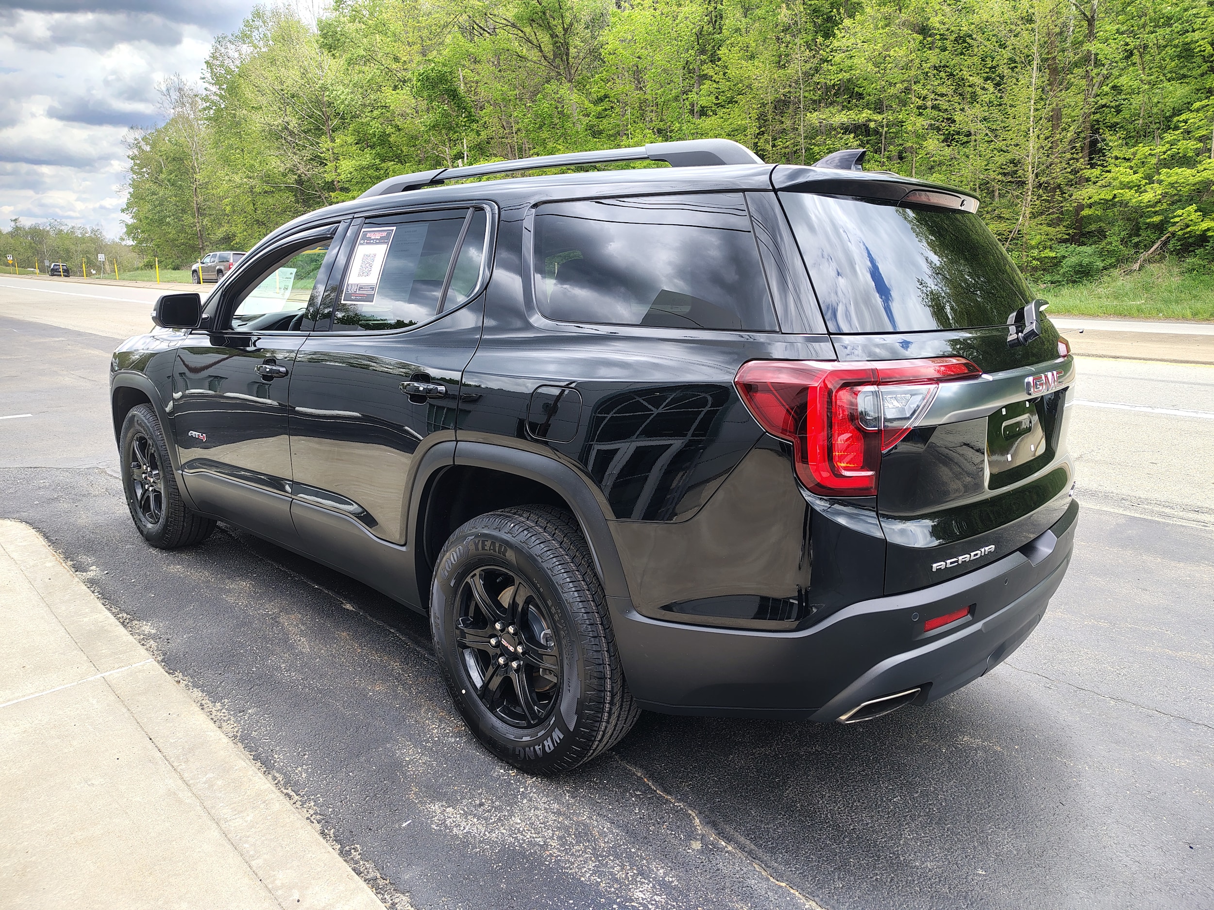 2022 GMC Acadia AT4 - 6