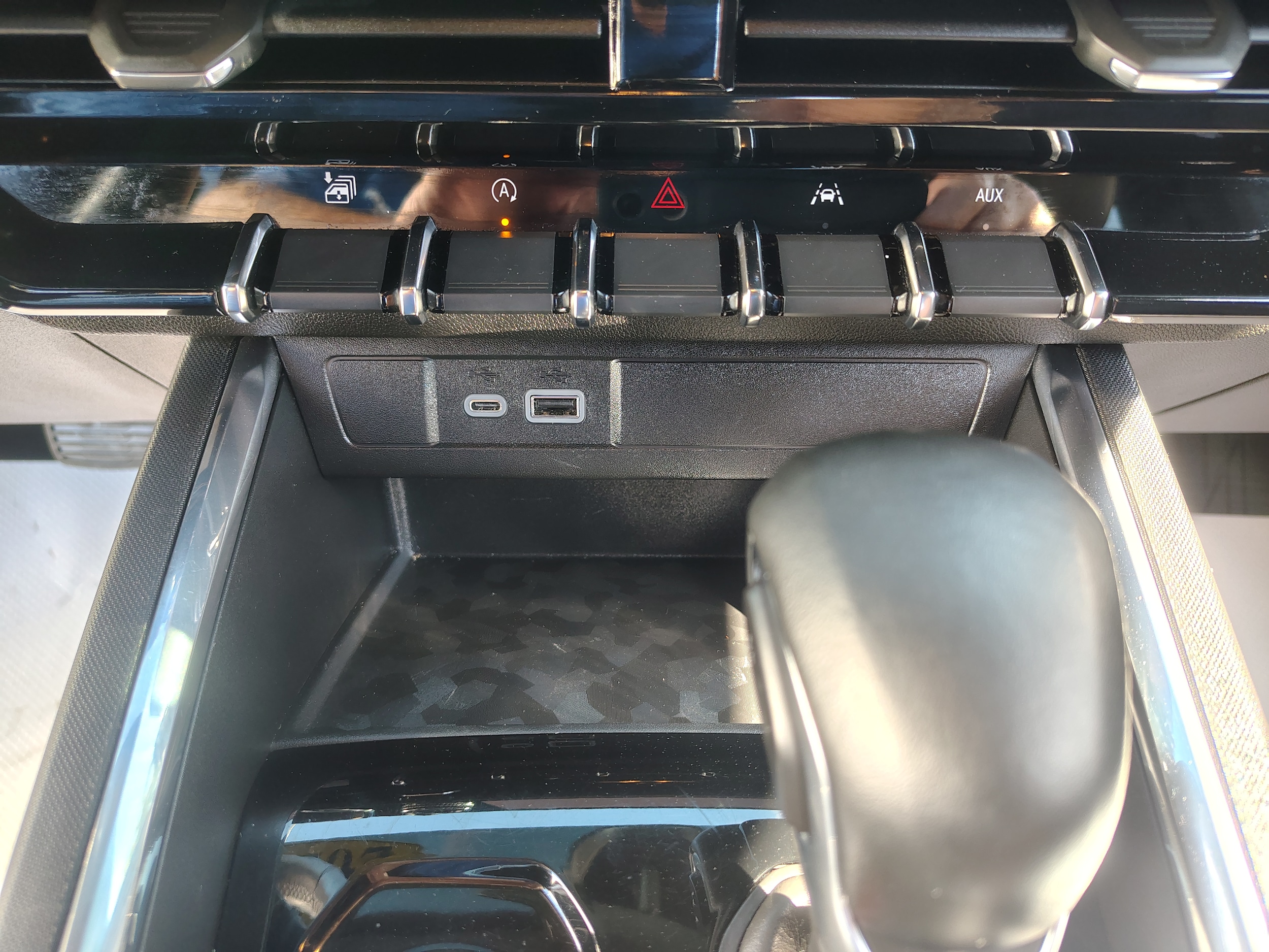 2025 GMC Canyon photo 36 of 39