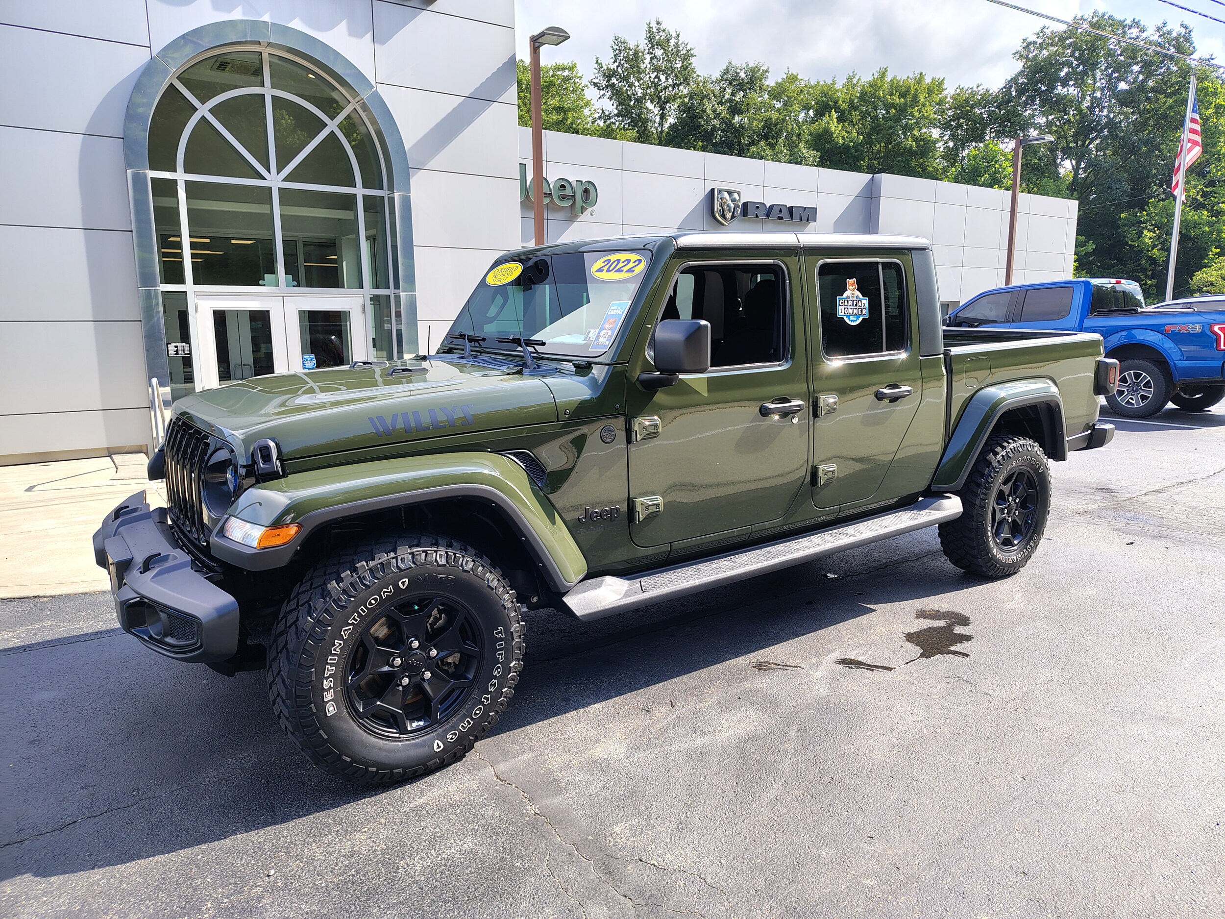 2022 Jeep Gladiator Willys photo 2