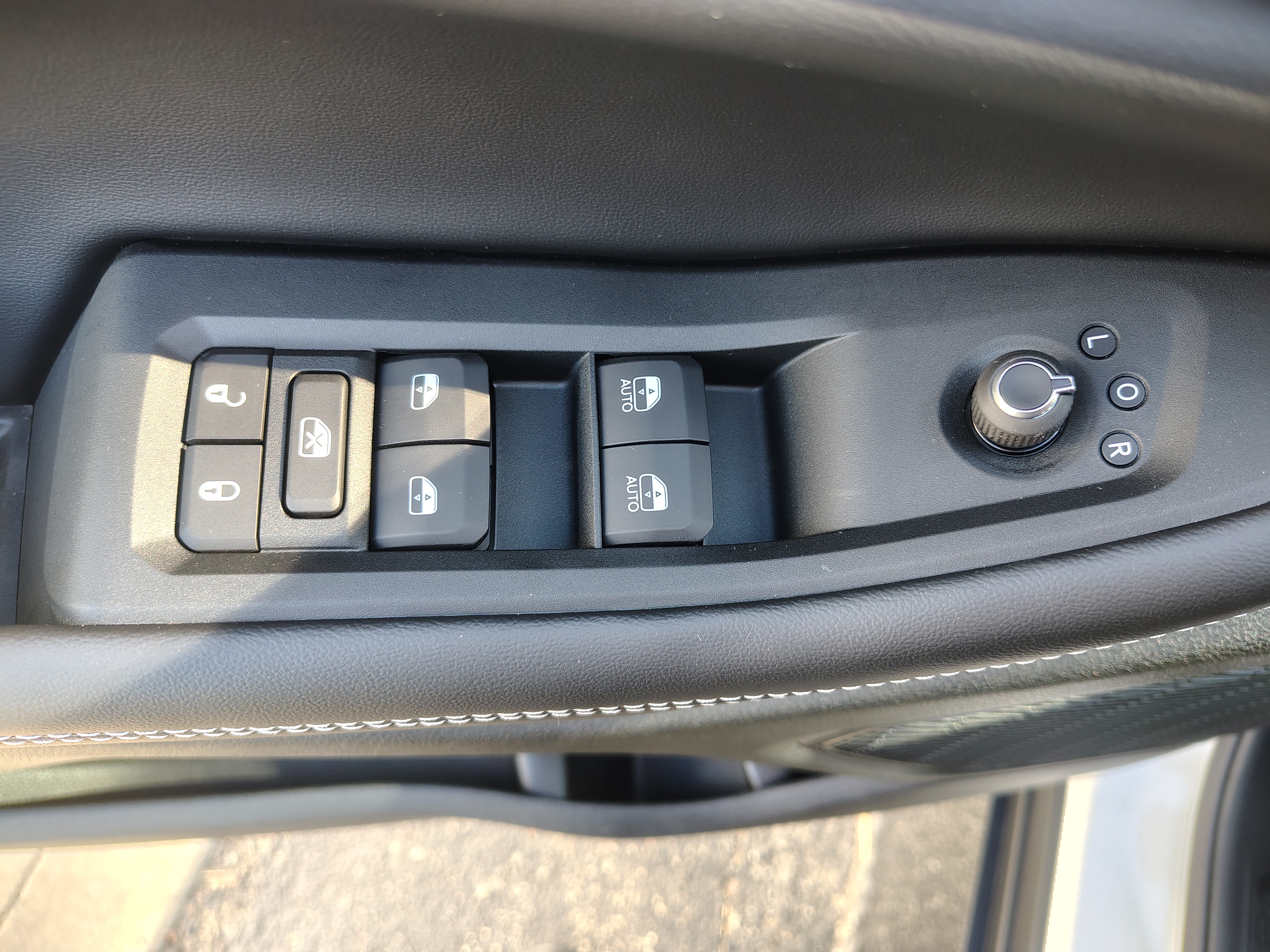 2027 Jeep Grand Cherokee photo 22 of 39