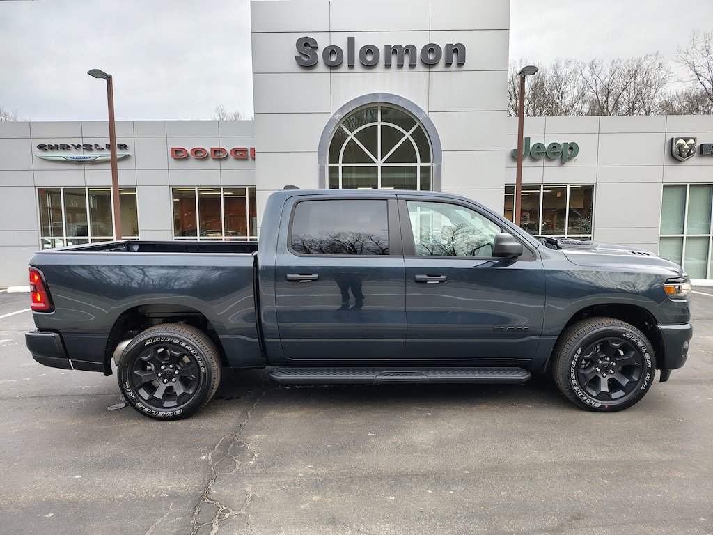 New 2026 Ram 1500 EXPRESS CREW CAB 4X4 5'7 BOX Pickup