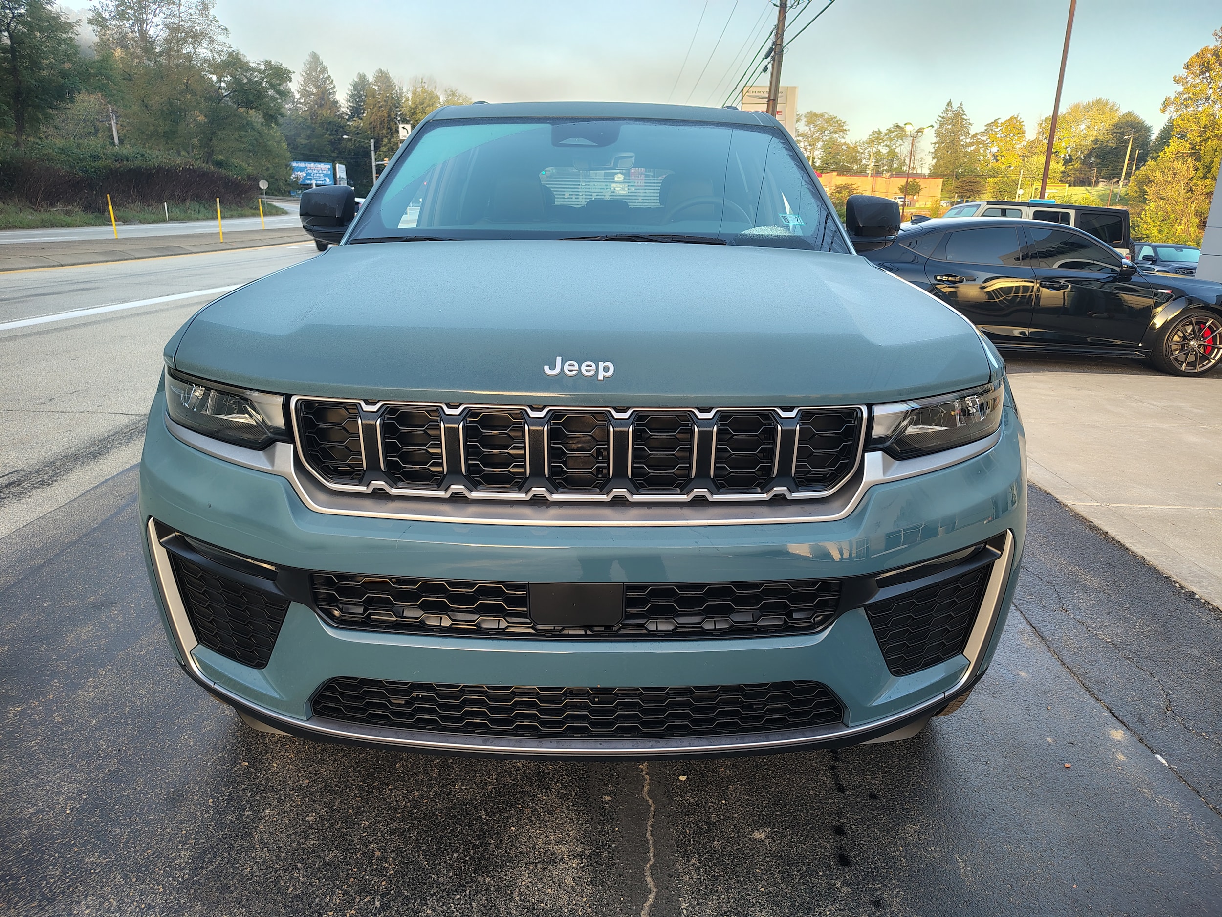 2027 Jeep Grand Cherokee photo 3 of 43