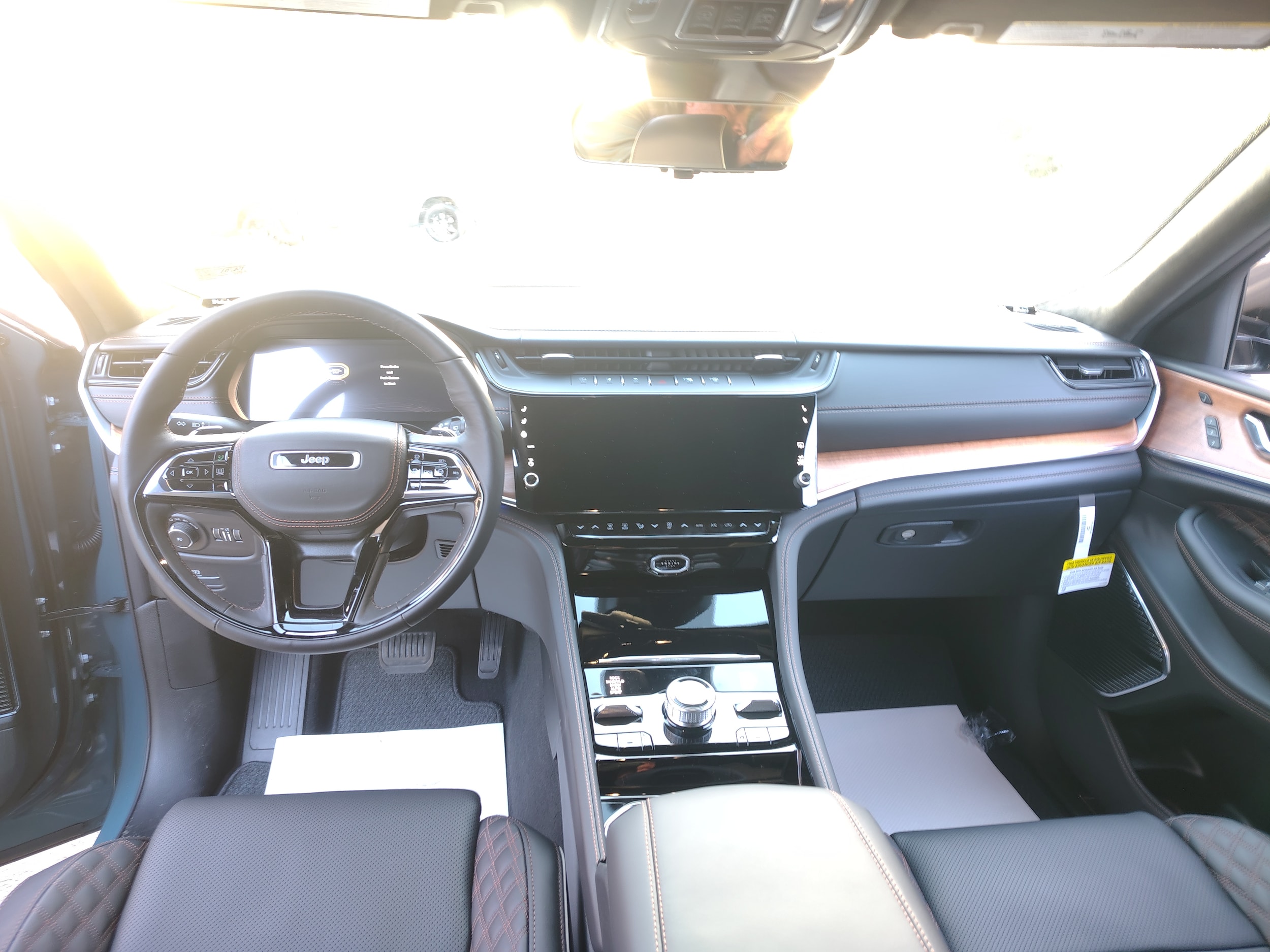 2027 Jeep Grand Cherokee photo 32 of 47