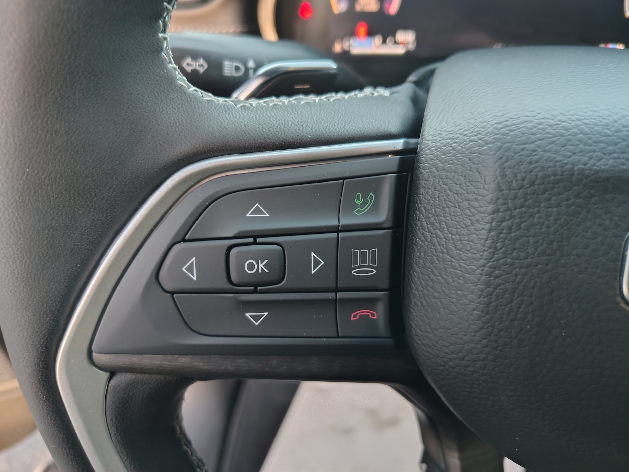 2027 Jeep Grand Cherokee photo 32 of 41