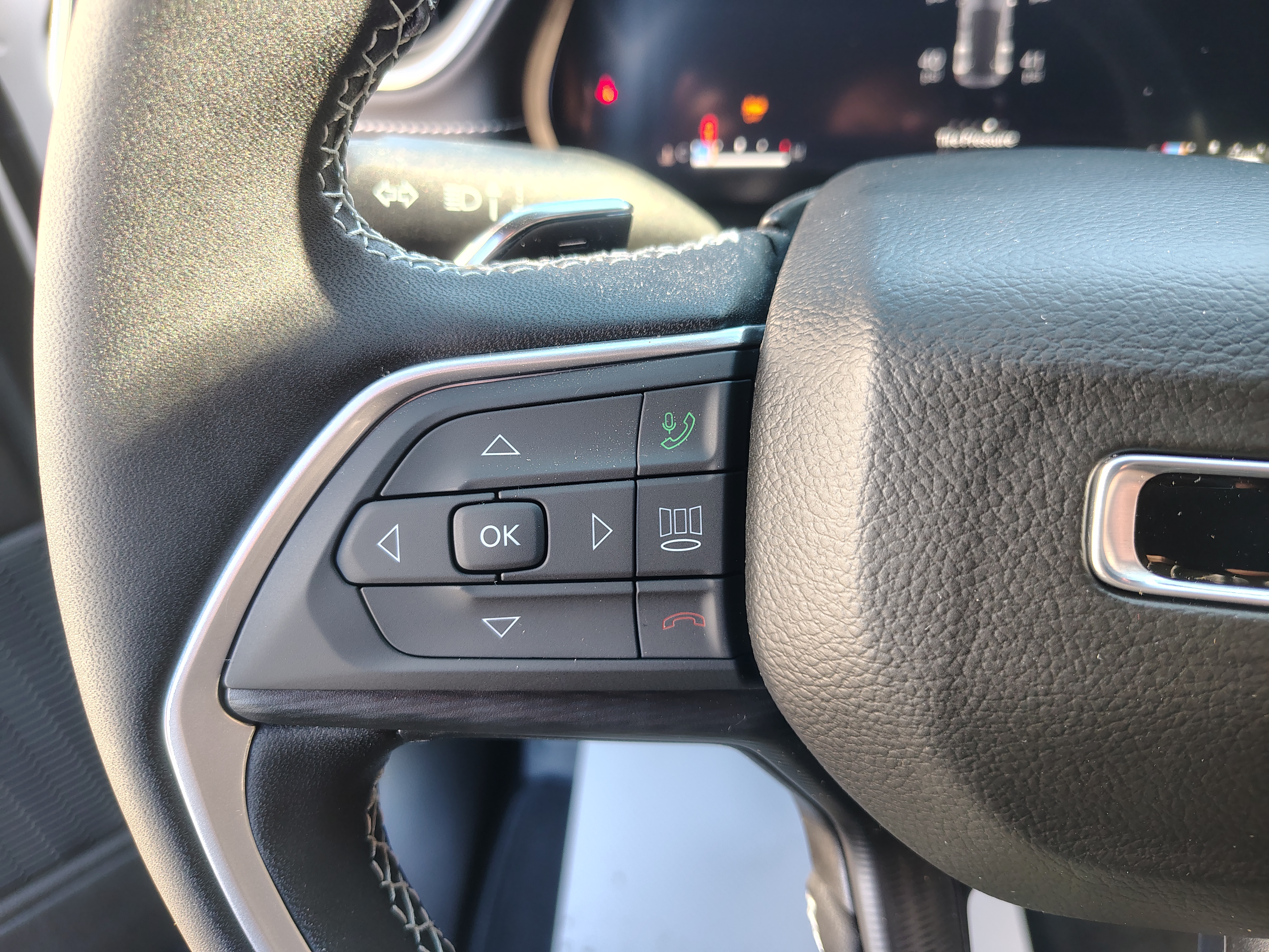 2027 Jeep Grand Cherokee photo 33 of 39
