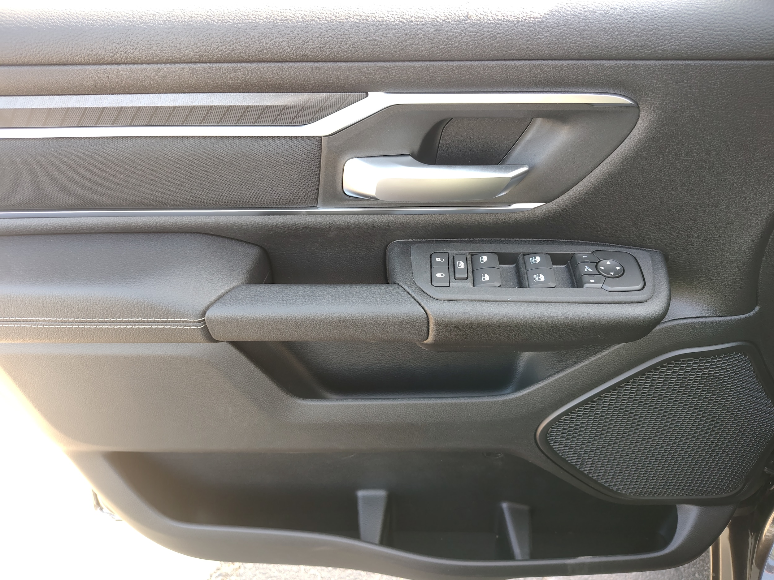 2027 Ram 1500 photo 15 of 32