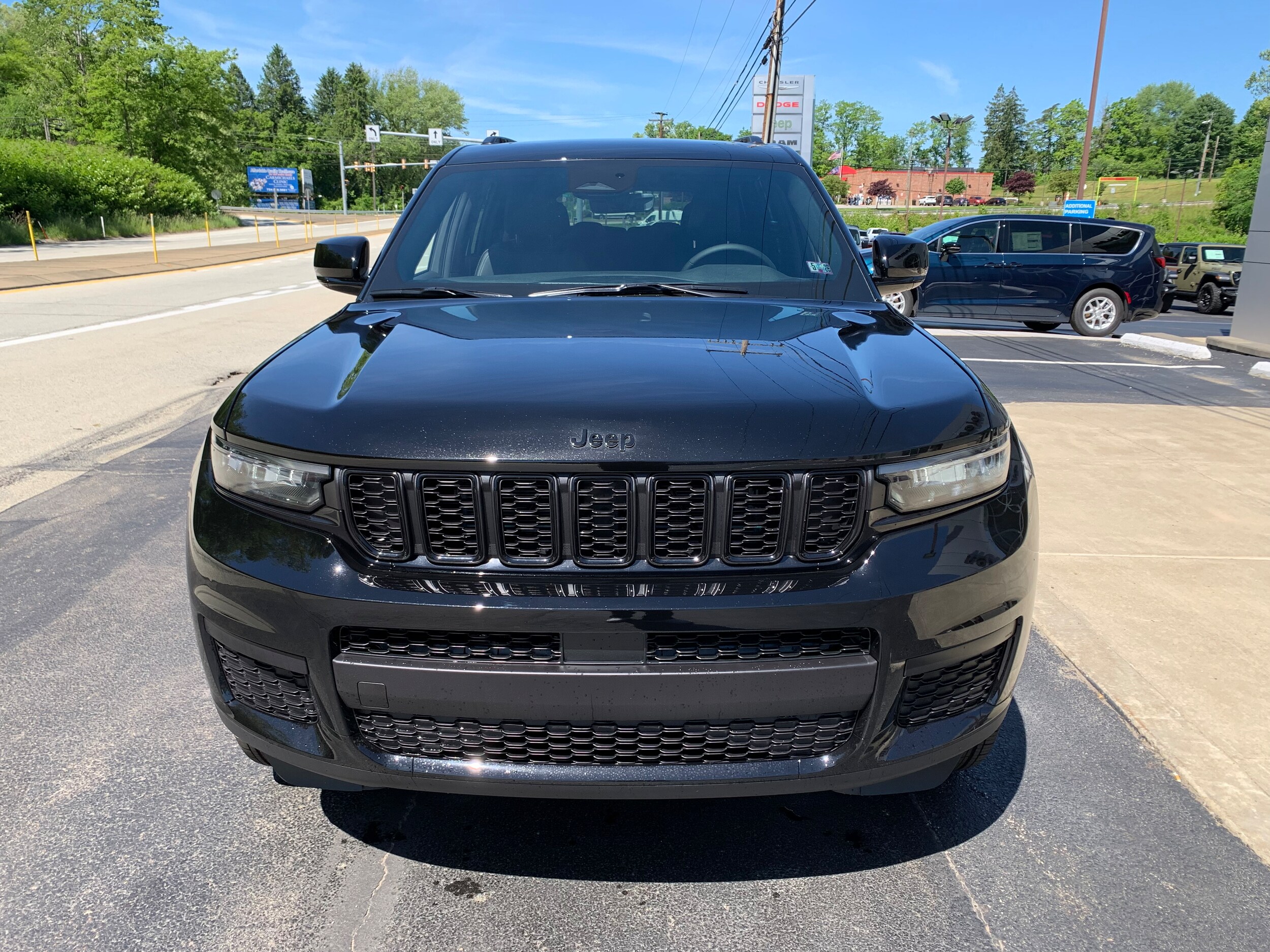 2025 Jeep Grand Cherokee Altitude photo 3