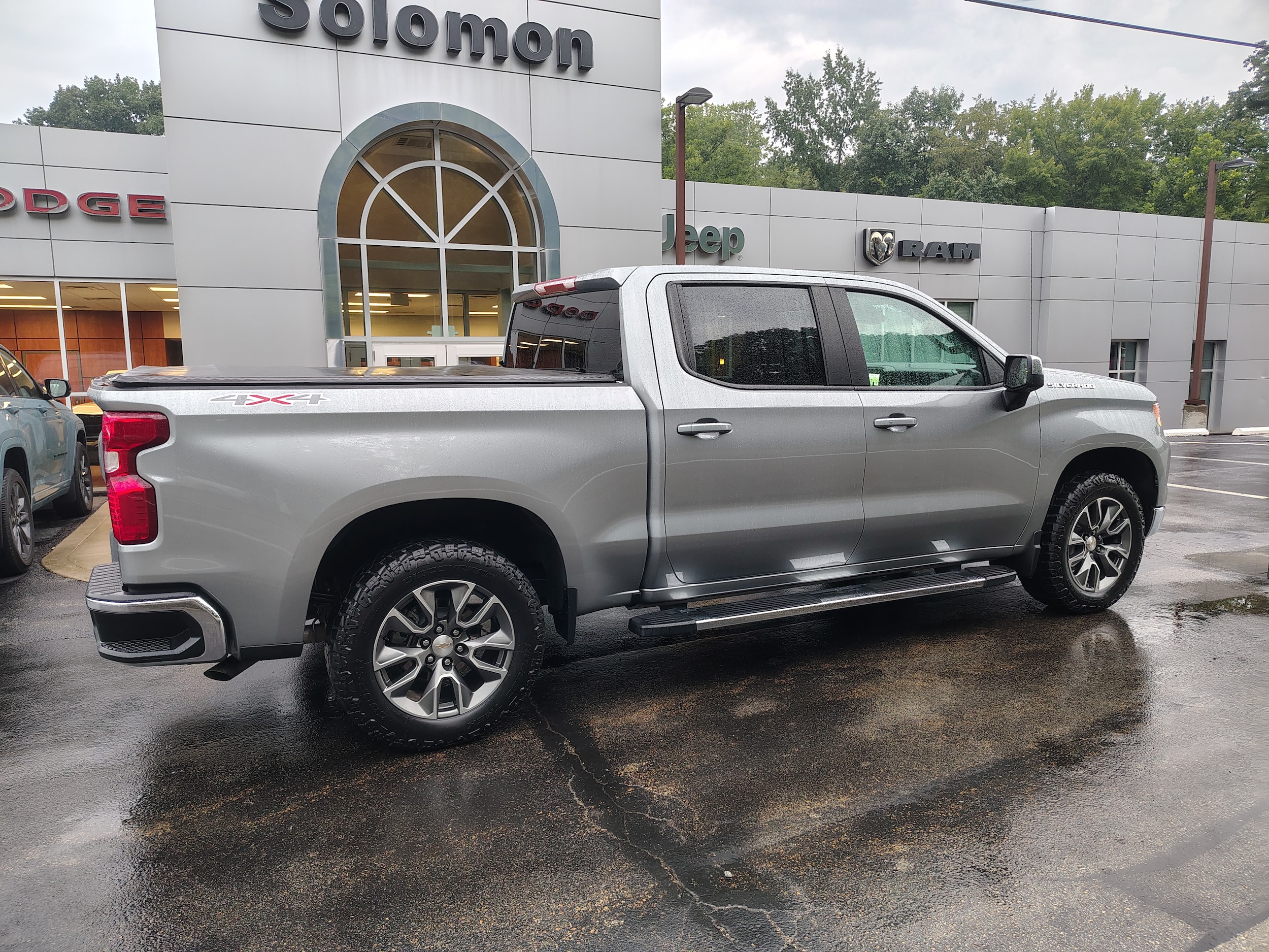 2025 Chevrolet Silverado 1500 LT - 11