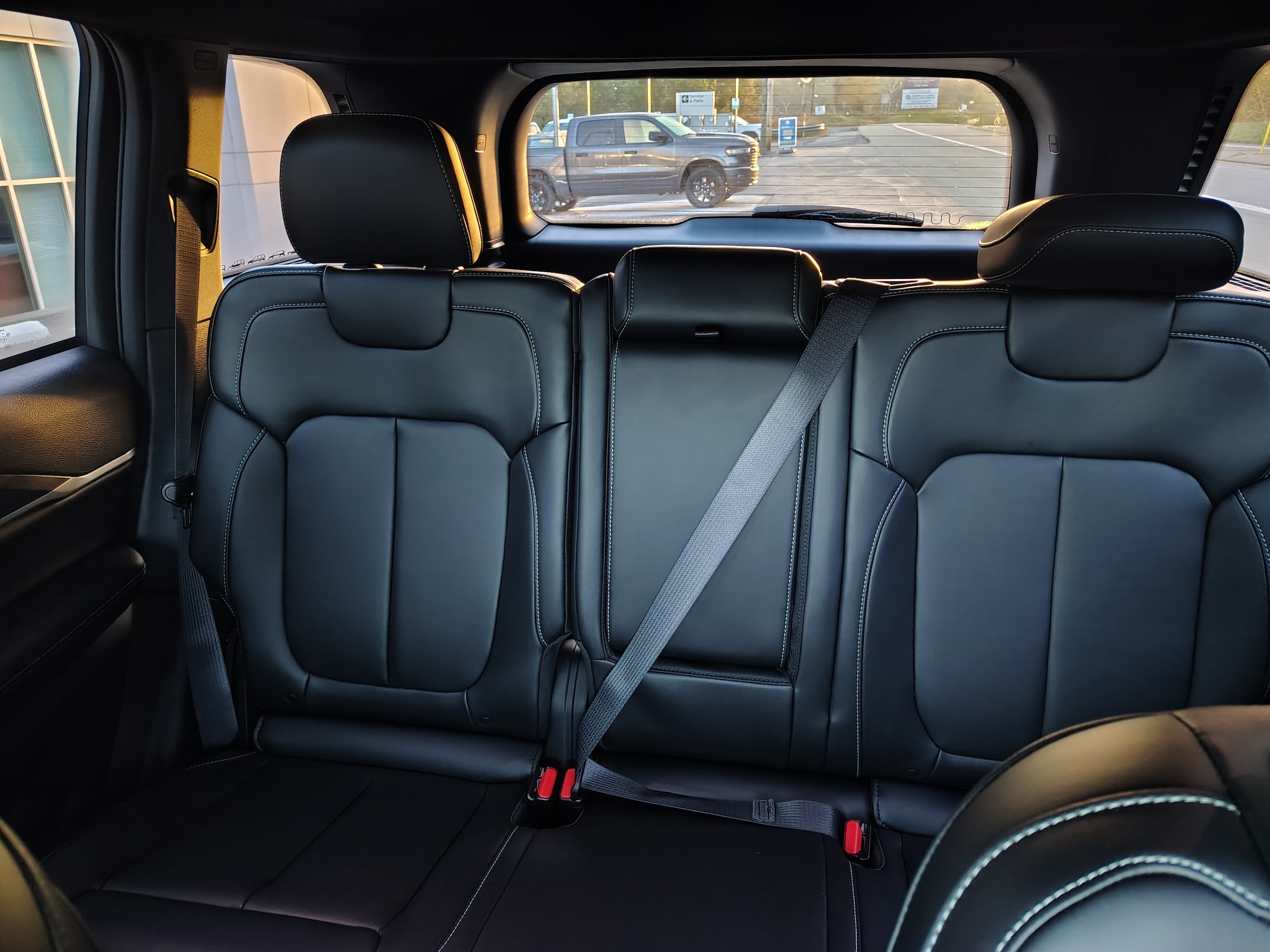 2027 Jeep Grand Cherokee photo 25 of 41
