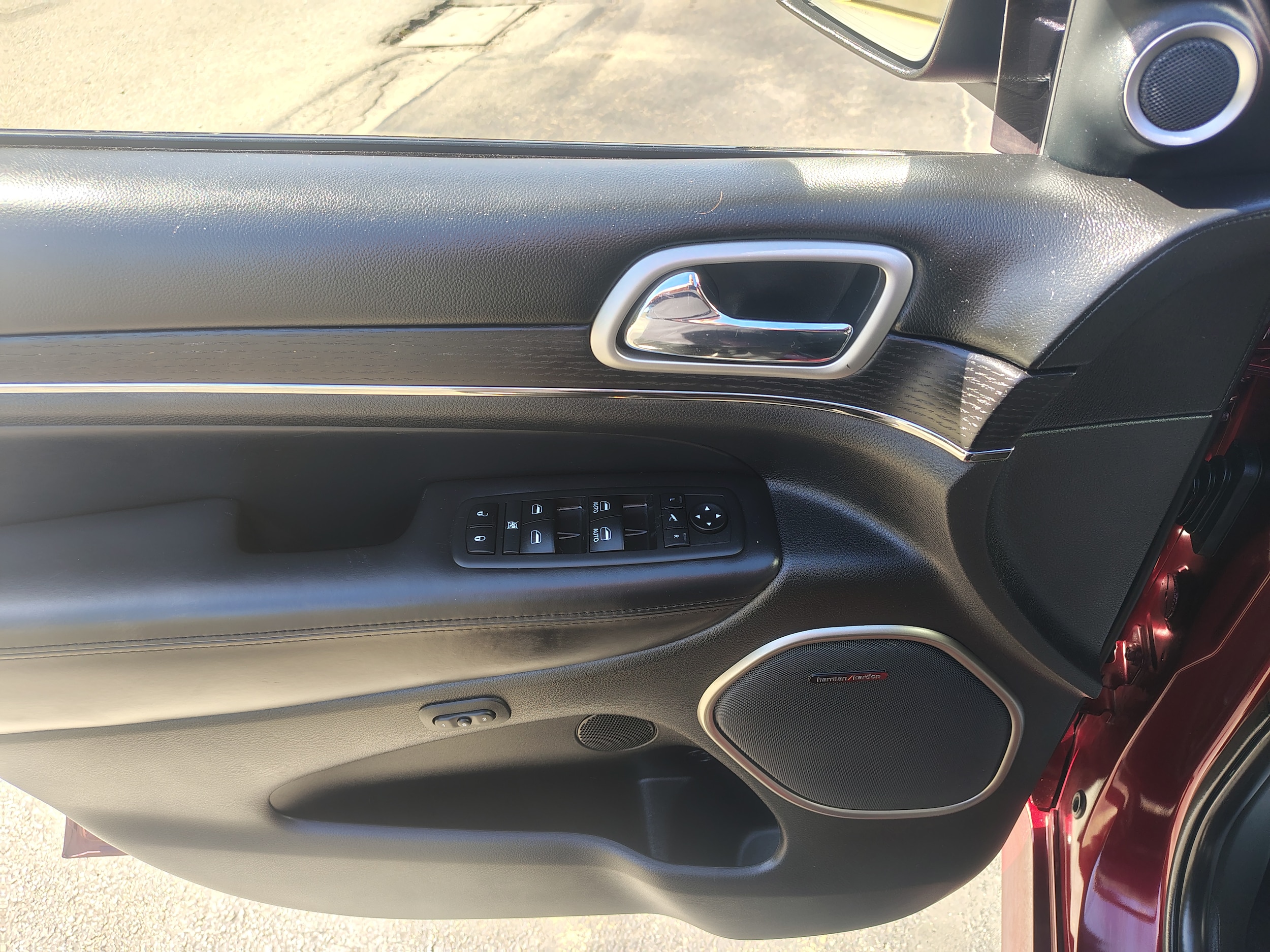 2018 Jeep Grand Cherokee photo 22 of 44