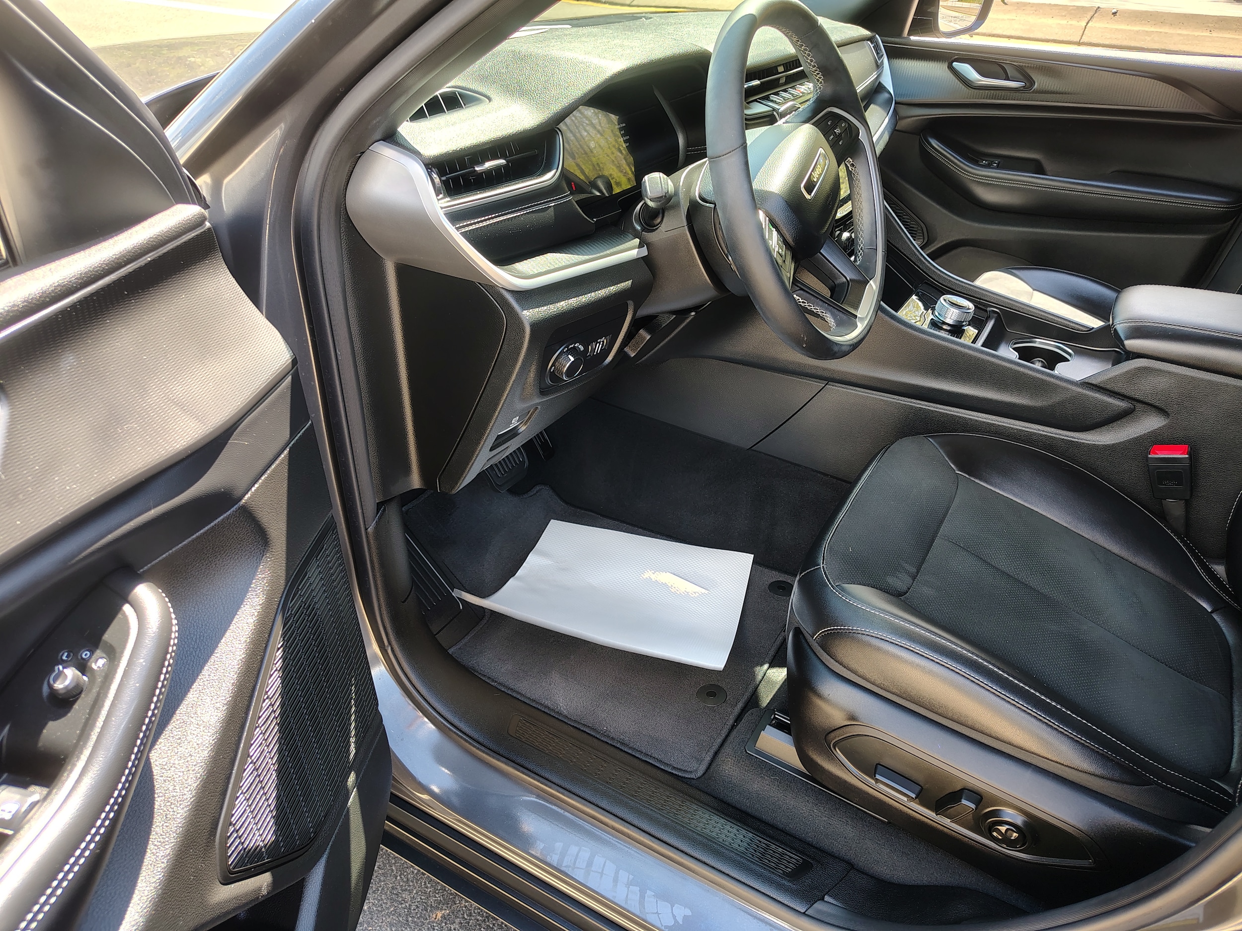 2025 Jeep Grand Cherokee Altitude X Baltic Gray Metallic Clearcoat at Solomon CJD Carmichaels