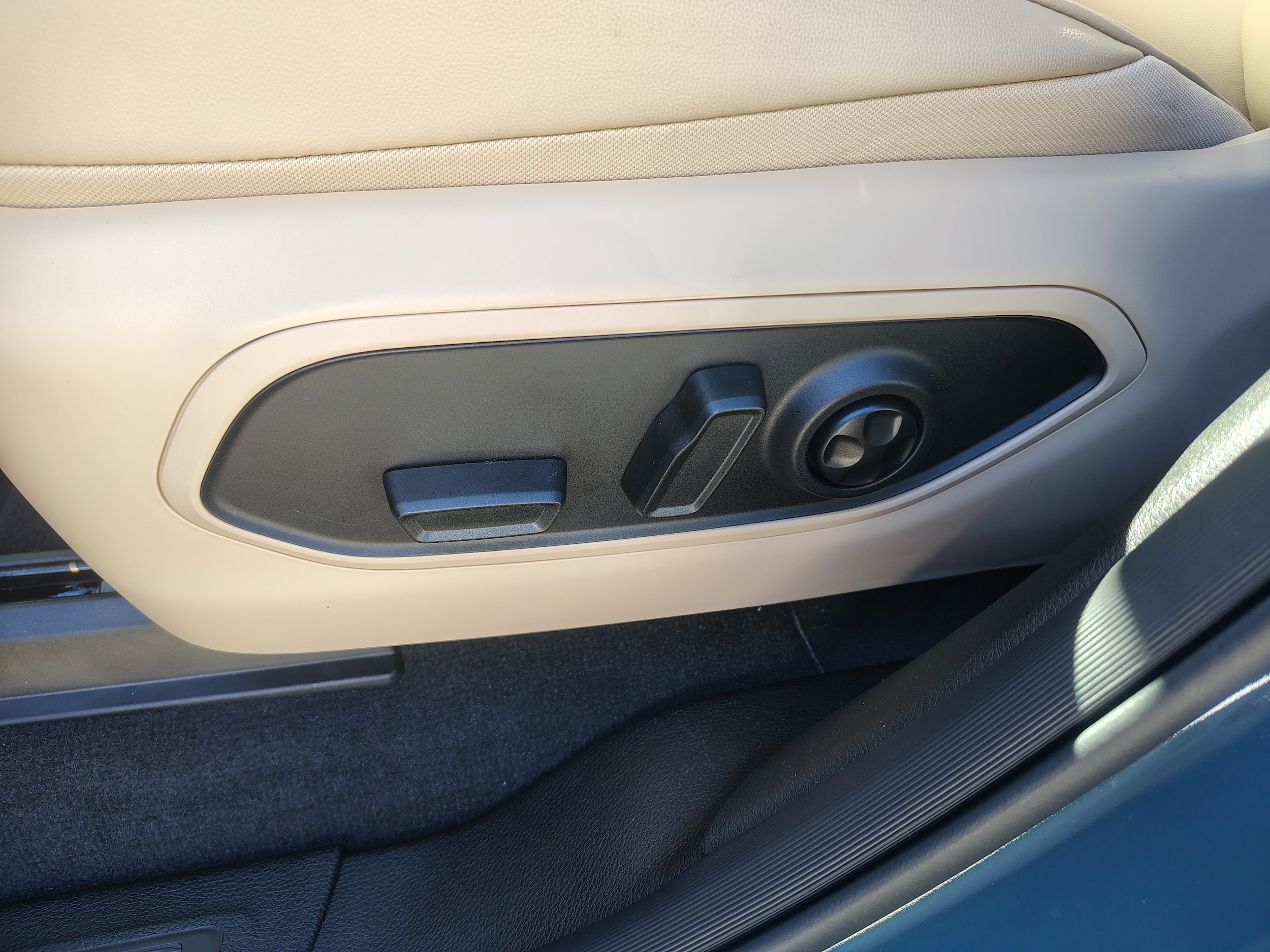 2027 Jeep Grand Cherokee photo 24 of 44