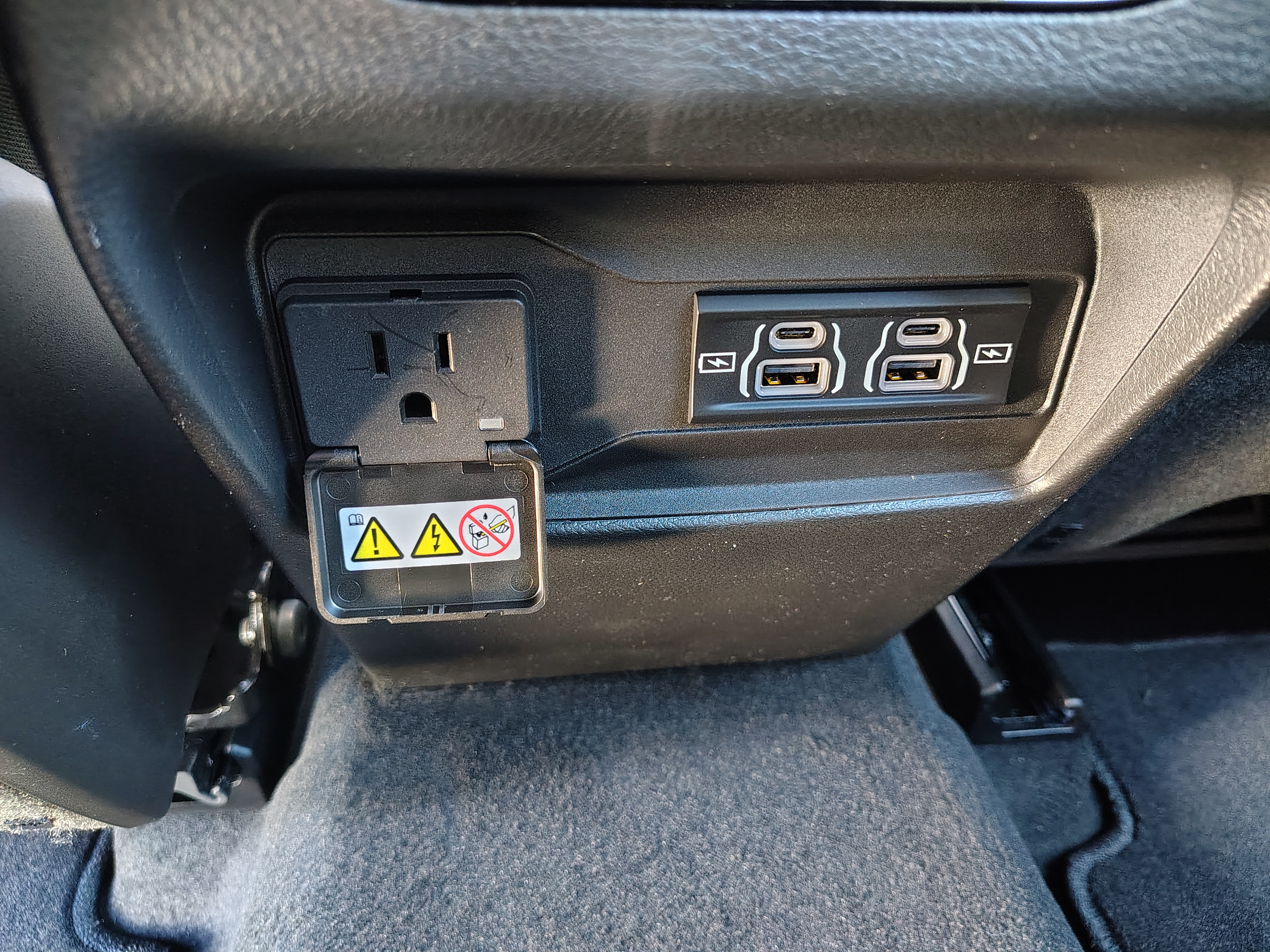 2027 Jeep Grand Cherokee photo 27 of 39
