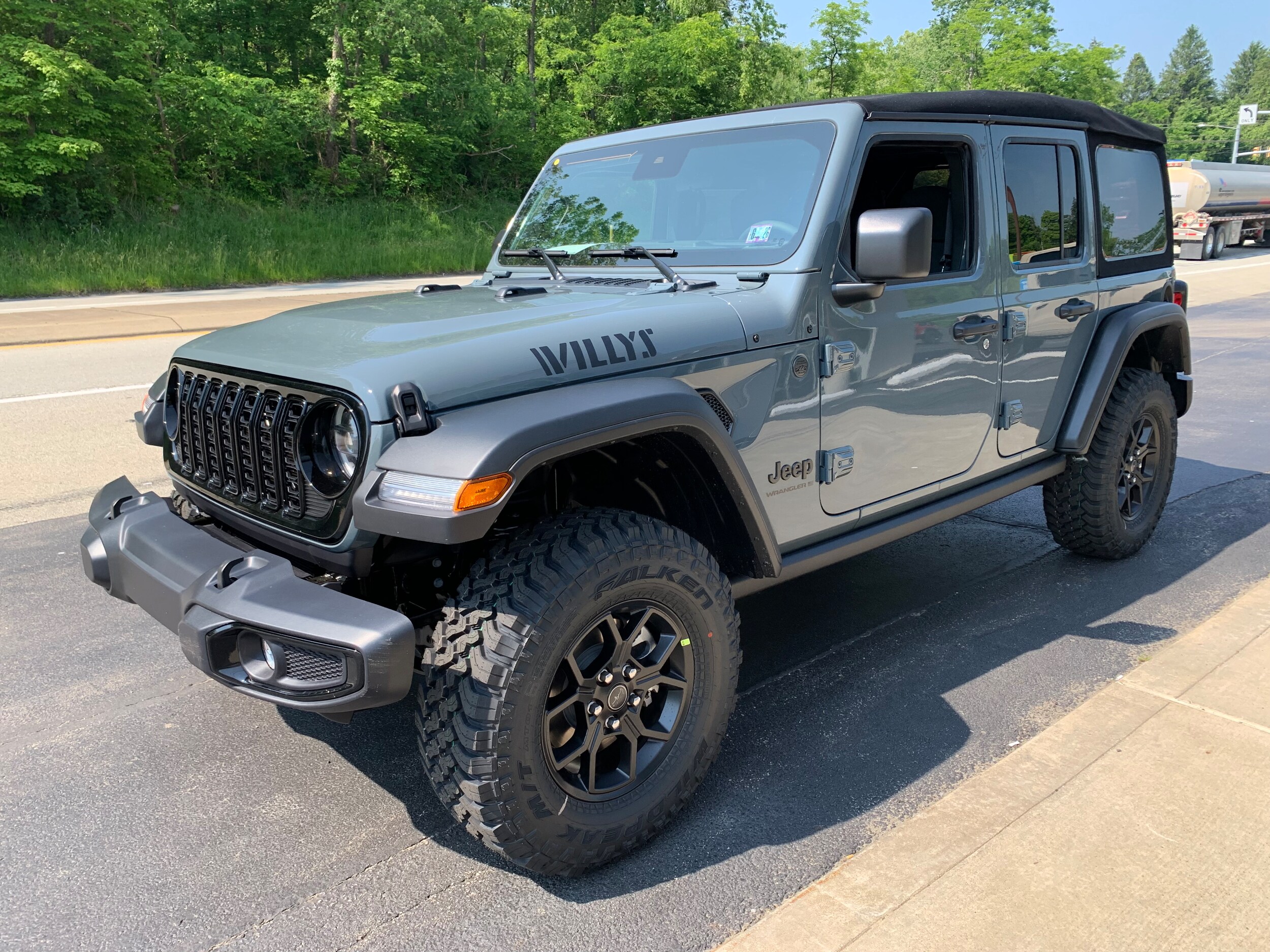 2025 Jeep Wrangler Willys photo 4