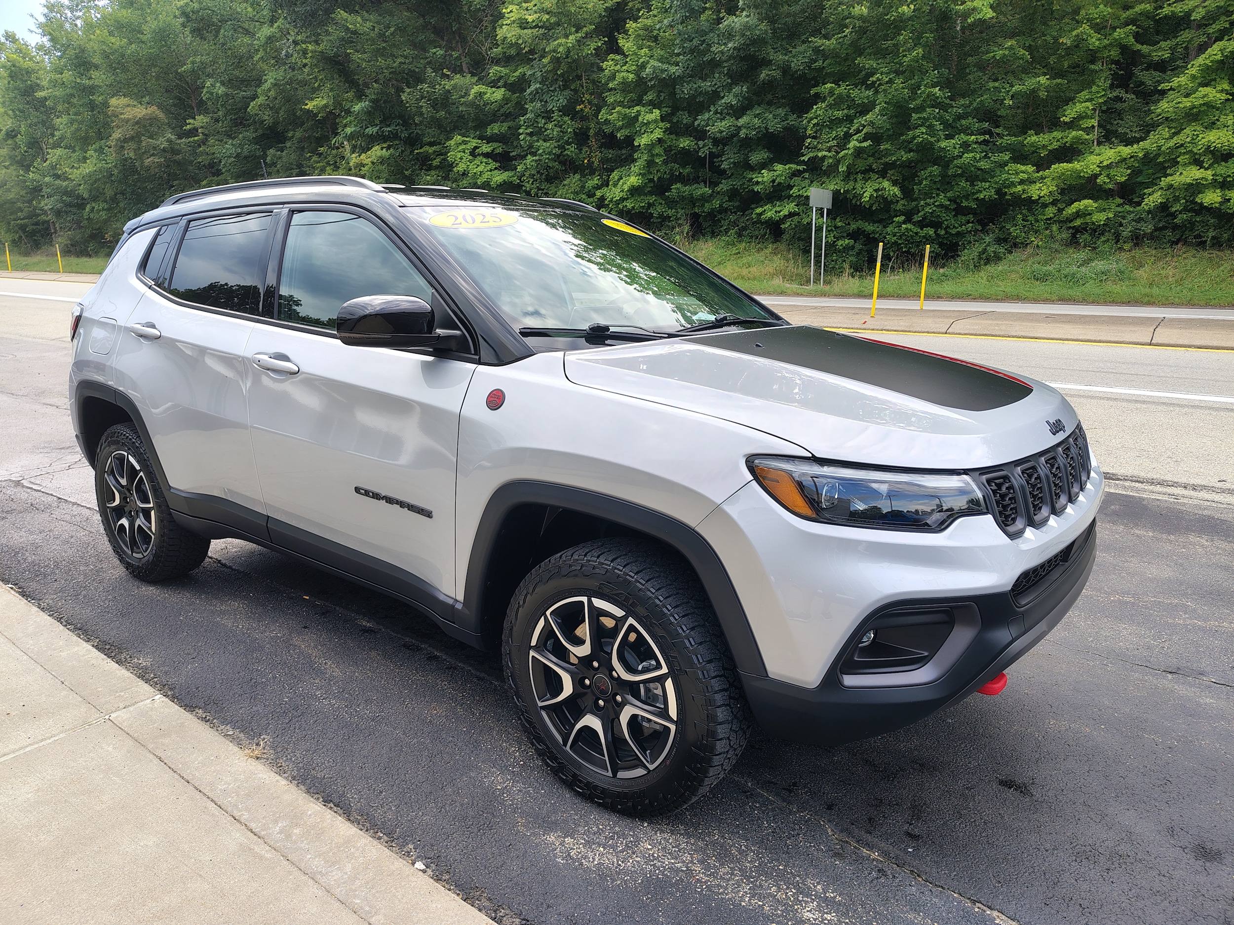 2025 Jeep Compass Trailhawk Silver Zynith Metallic Clearcoat at Solomon CJD Carmichaels