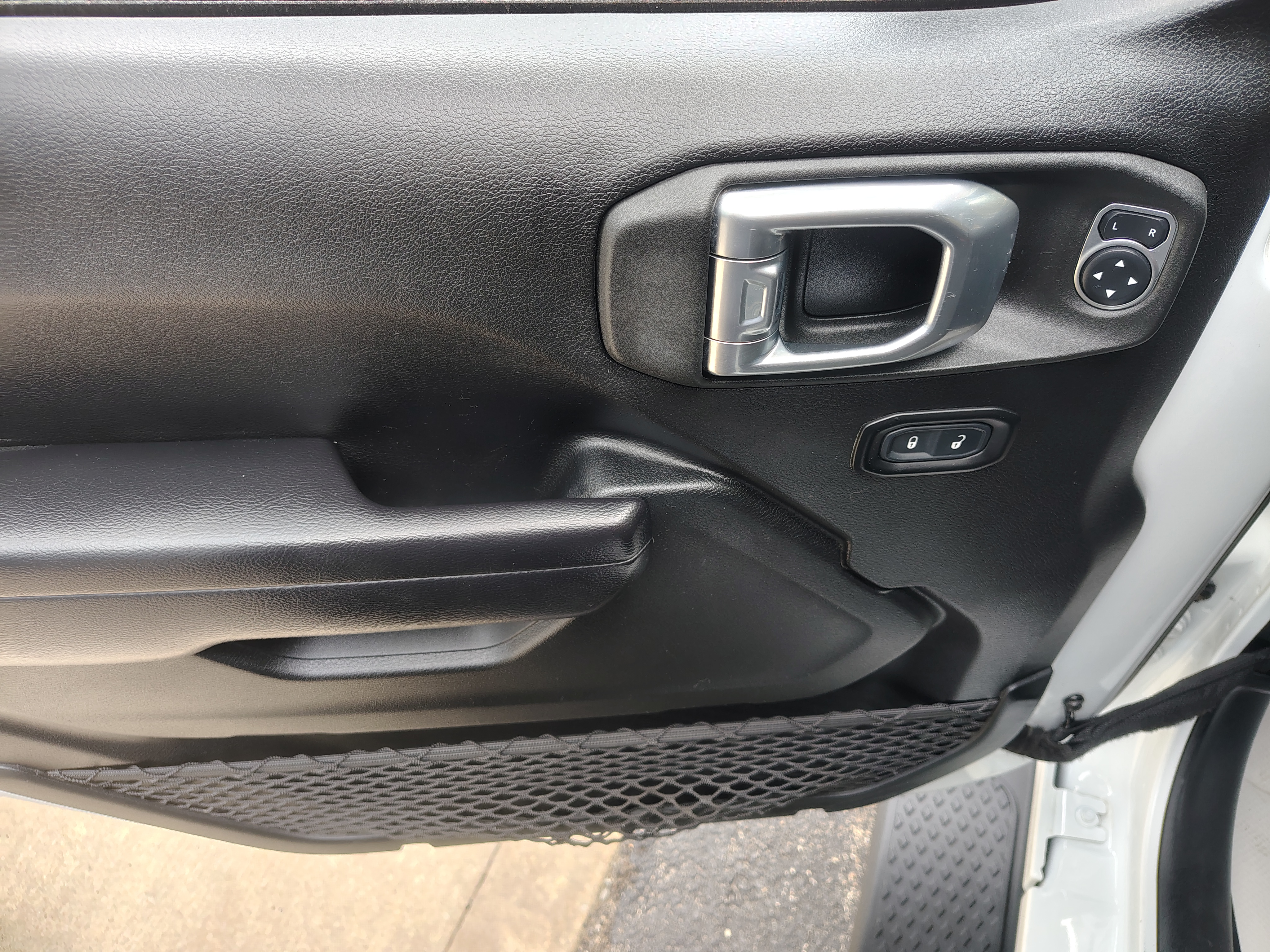 2021 Jeep Gladiator photo 17 of 34