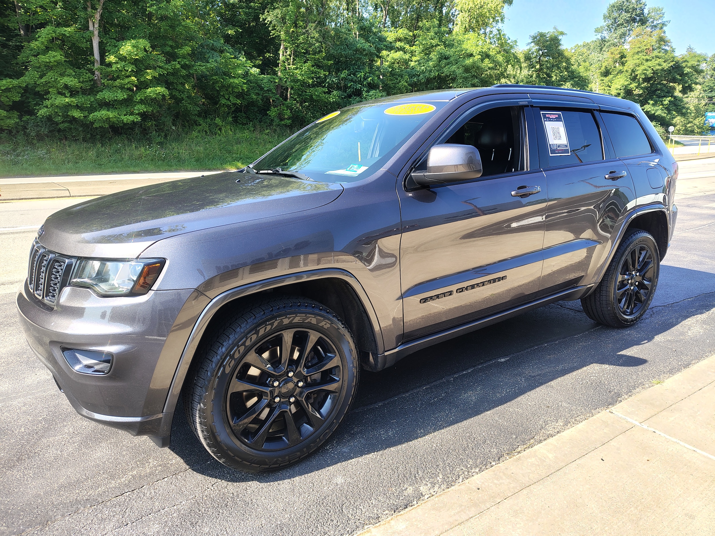 2021 Jeep Grand Cherokee Laredo X Granite Crystal Metallic Clearcoat at Solomon CJD Carmichaels
