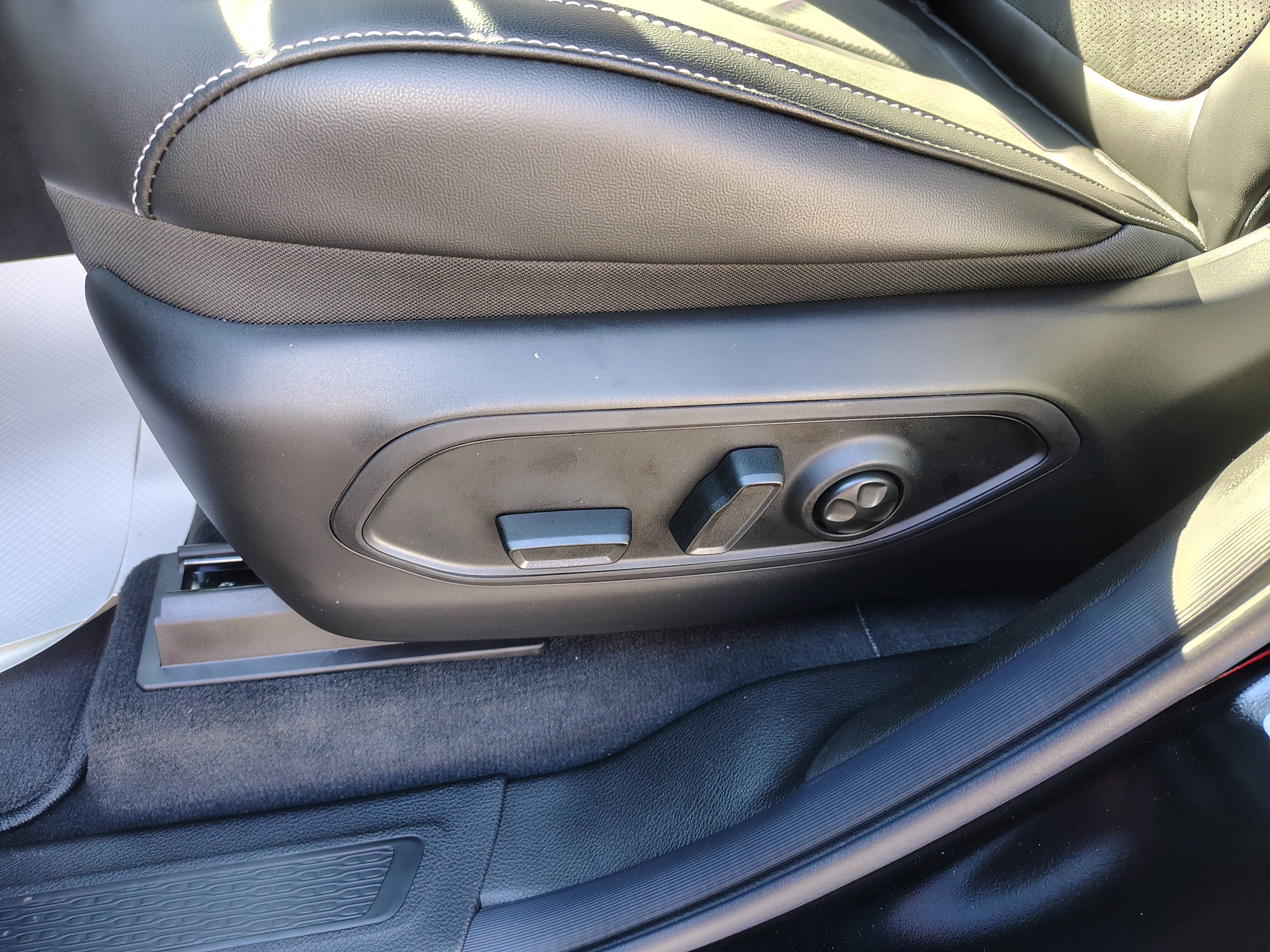 2027 Jeep Grand Cherokee photo 20 of 39