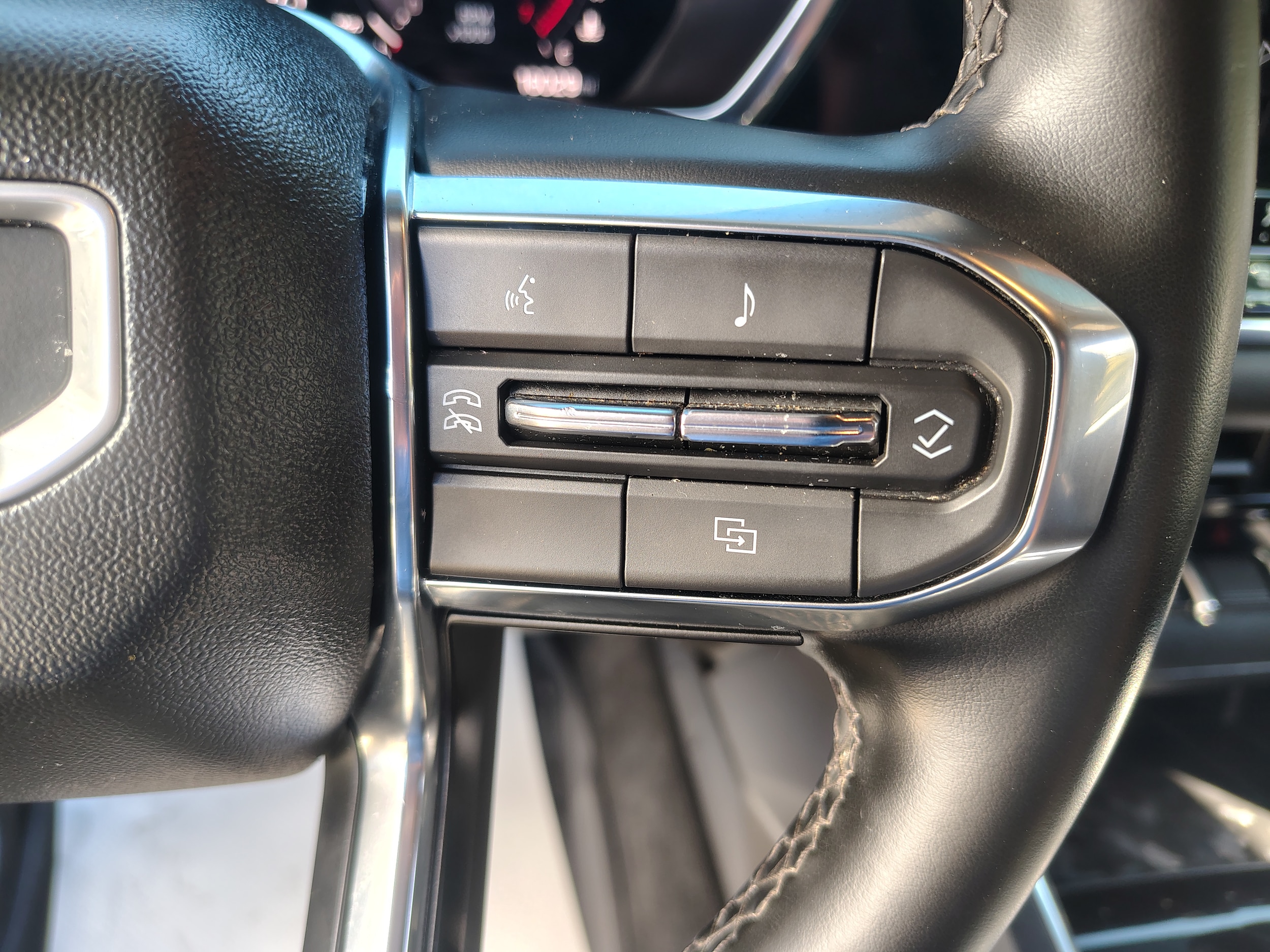 2025 GMC Canyon photo 33 of 39