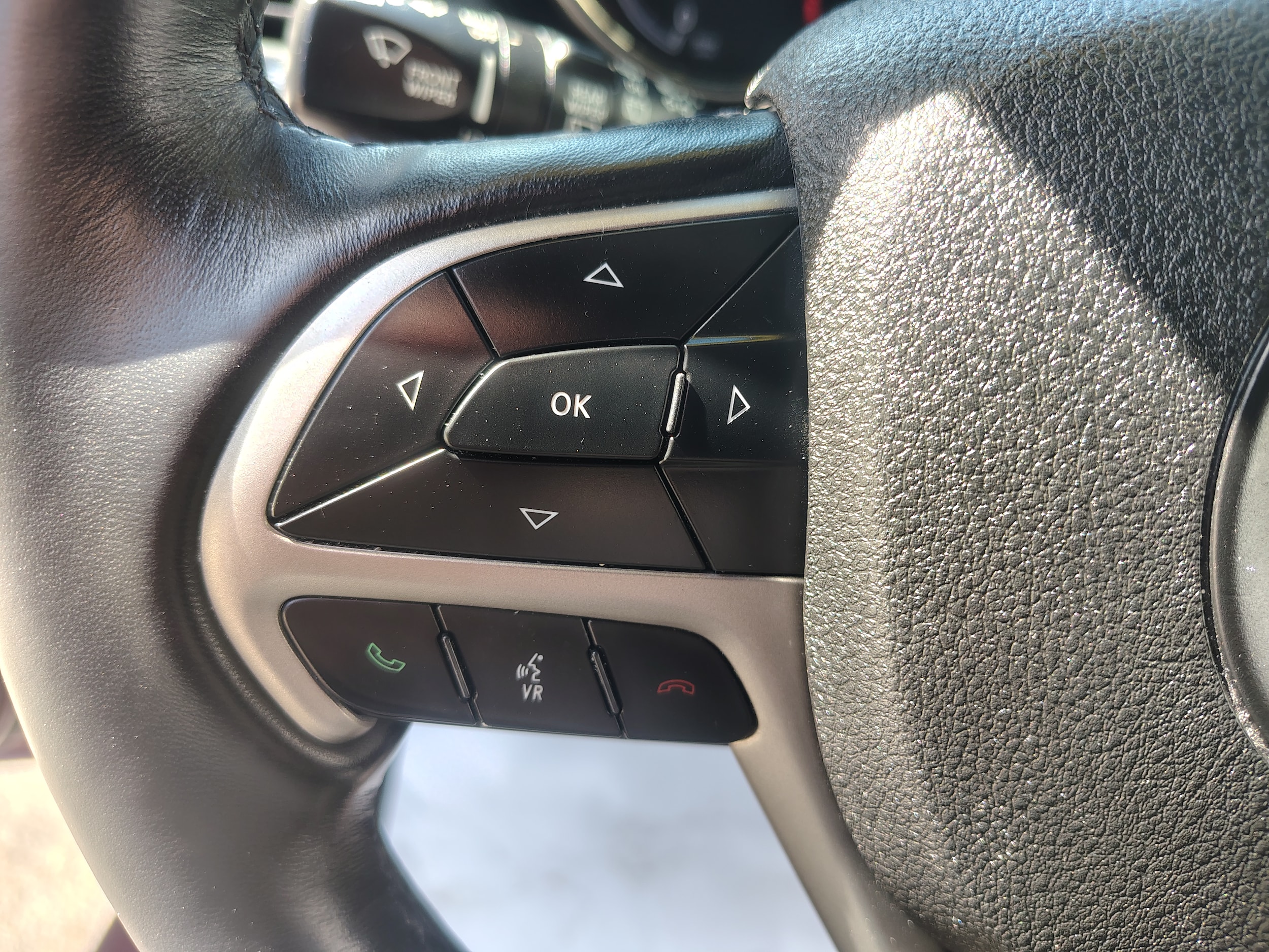 2018 Jeep Grand Cherokee photo 36 of 44
