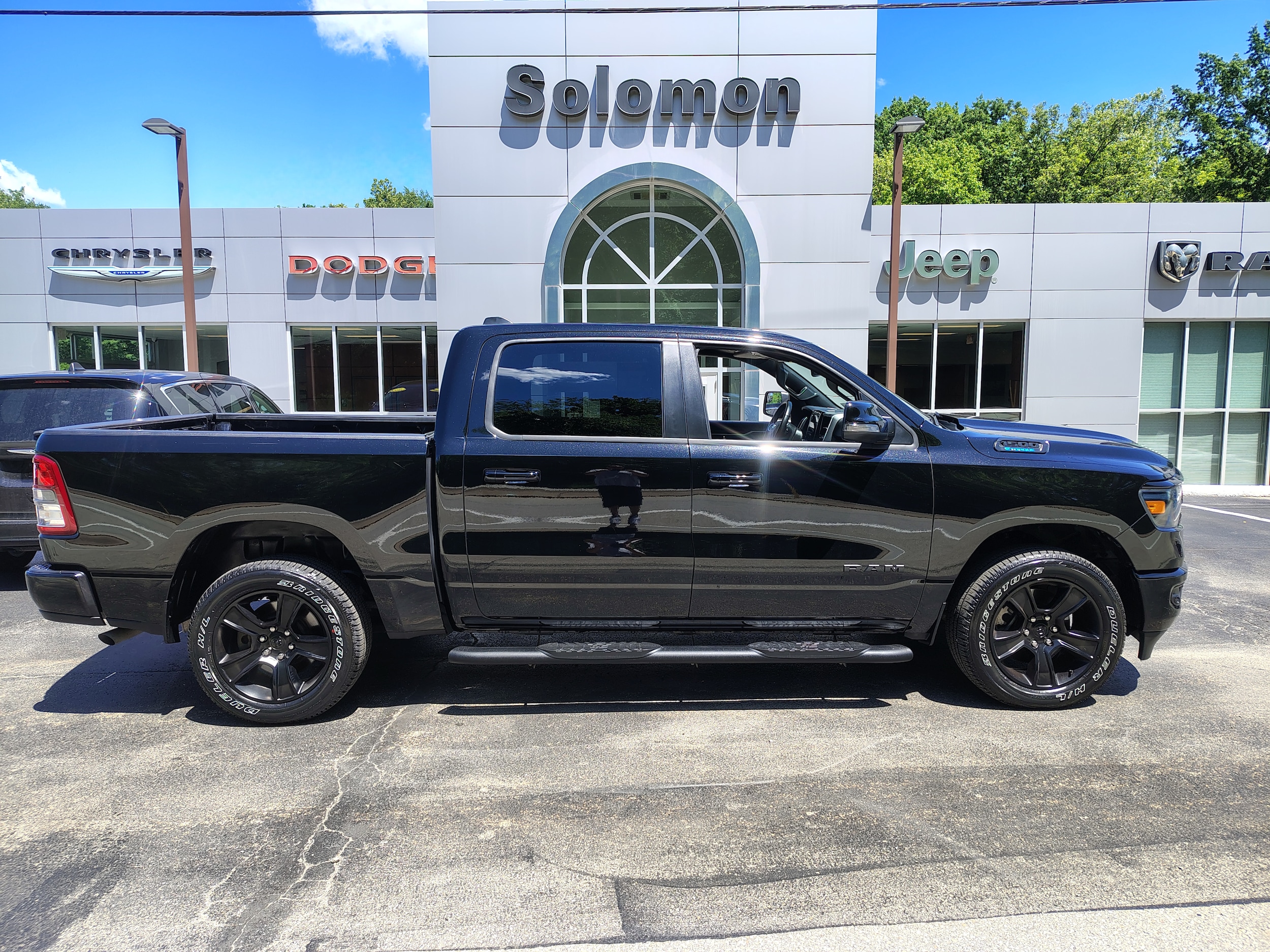 2023 RAM 1500 Big Horn/Lone Star 4x4 Crew Cab 5'7's photo