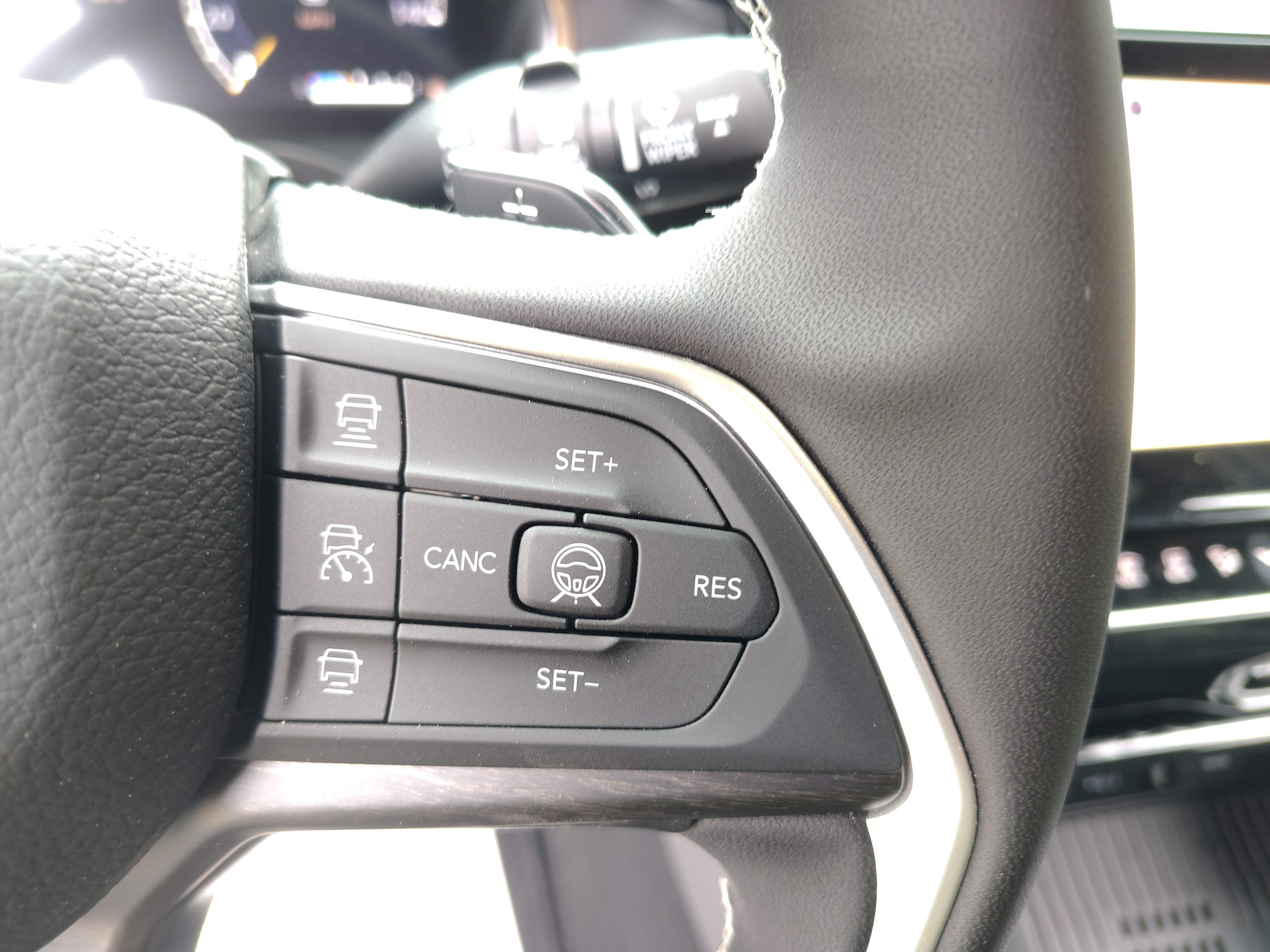 2026 Jeep Grand Cherokee LAREDO ALTITUDE 4X4 Silver Zynith at Three Rivers CJD