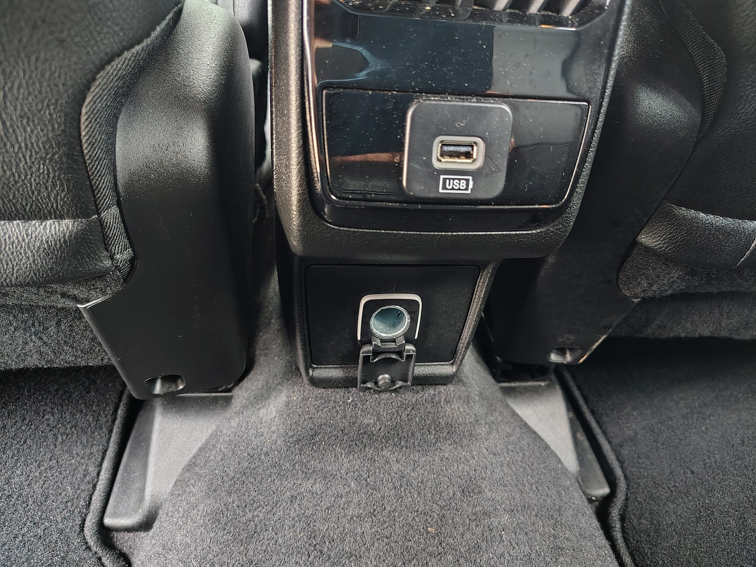2024 Jeep Compass Limited Silver Zynith Metallic Clearcoat at Solomon CJD Carmichaels