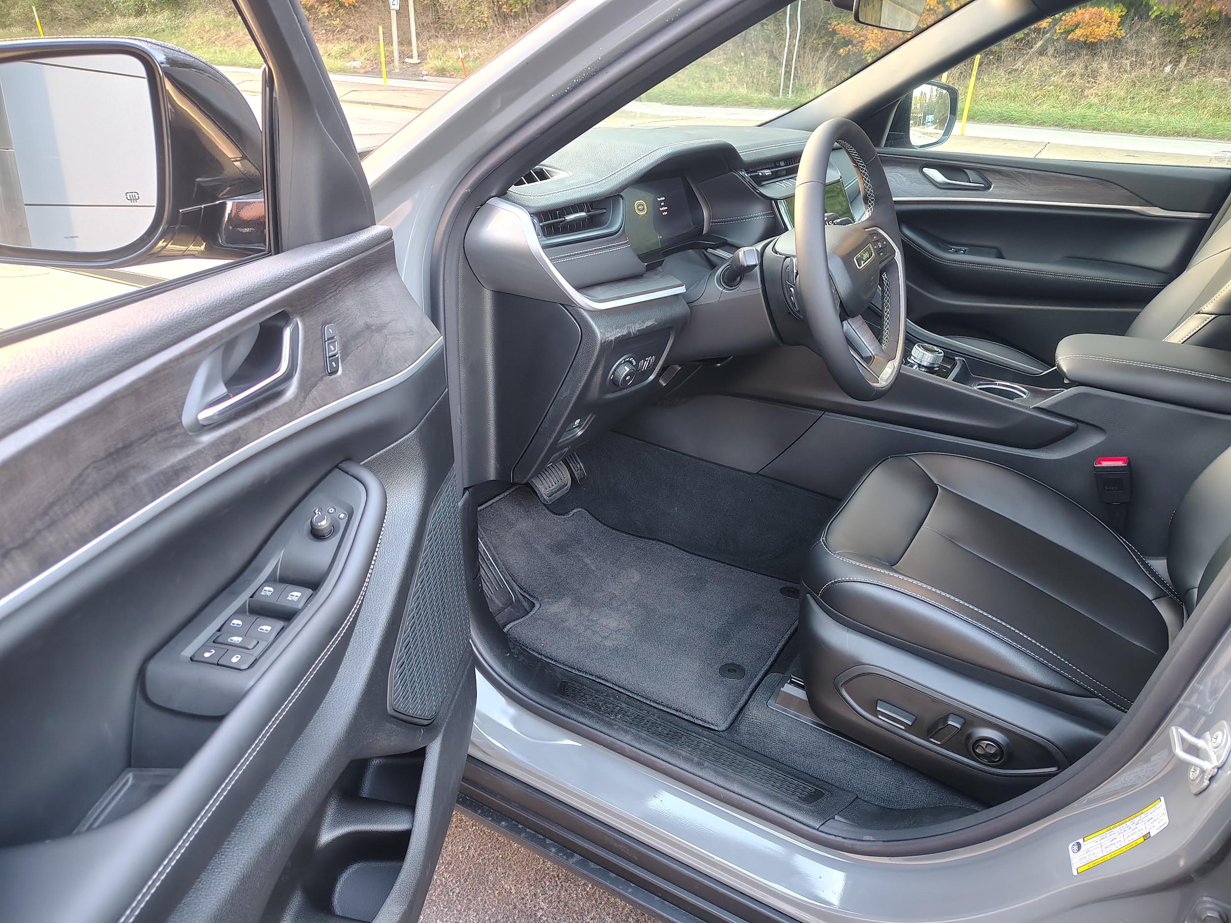 2027 Jeep Grand Cherokee photo 20 of 43