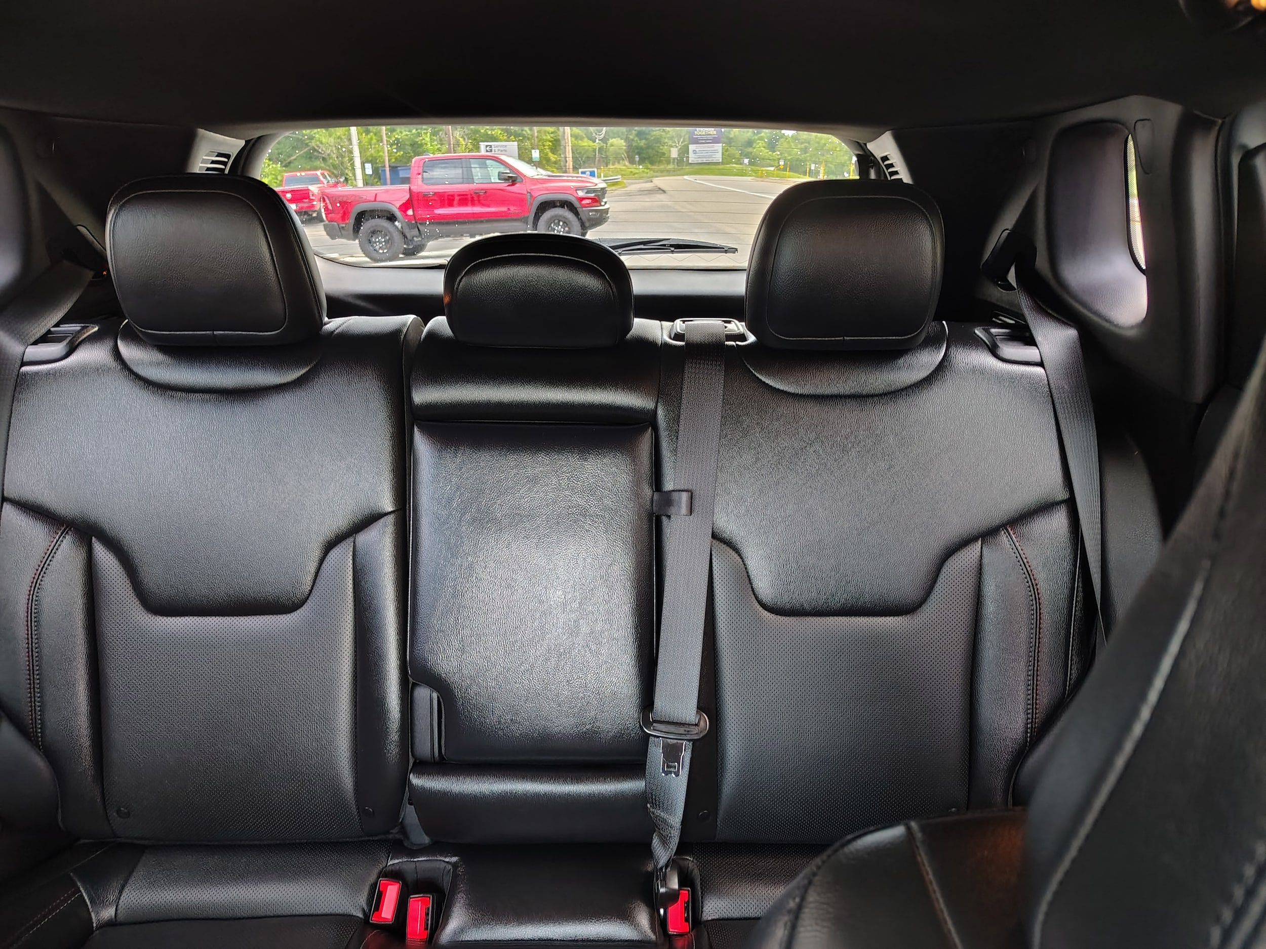 2025 Jeep Compass Trailhawk Silver Zynith Metallic Clearcoat at Solomon CJD Carmichaels