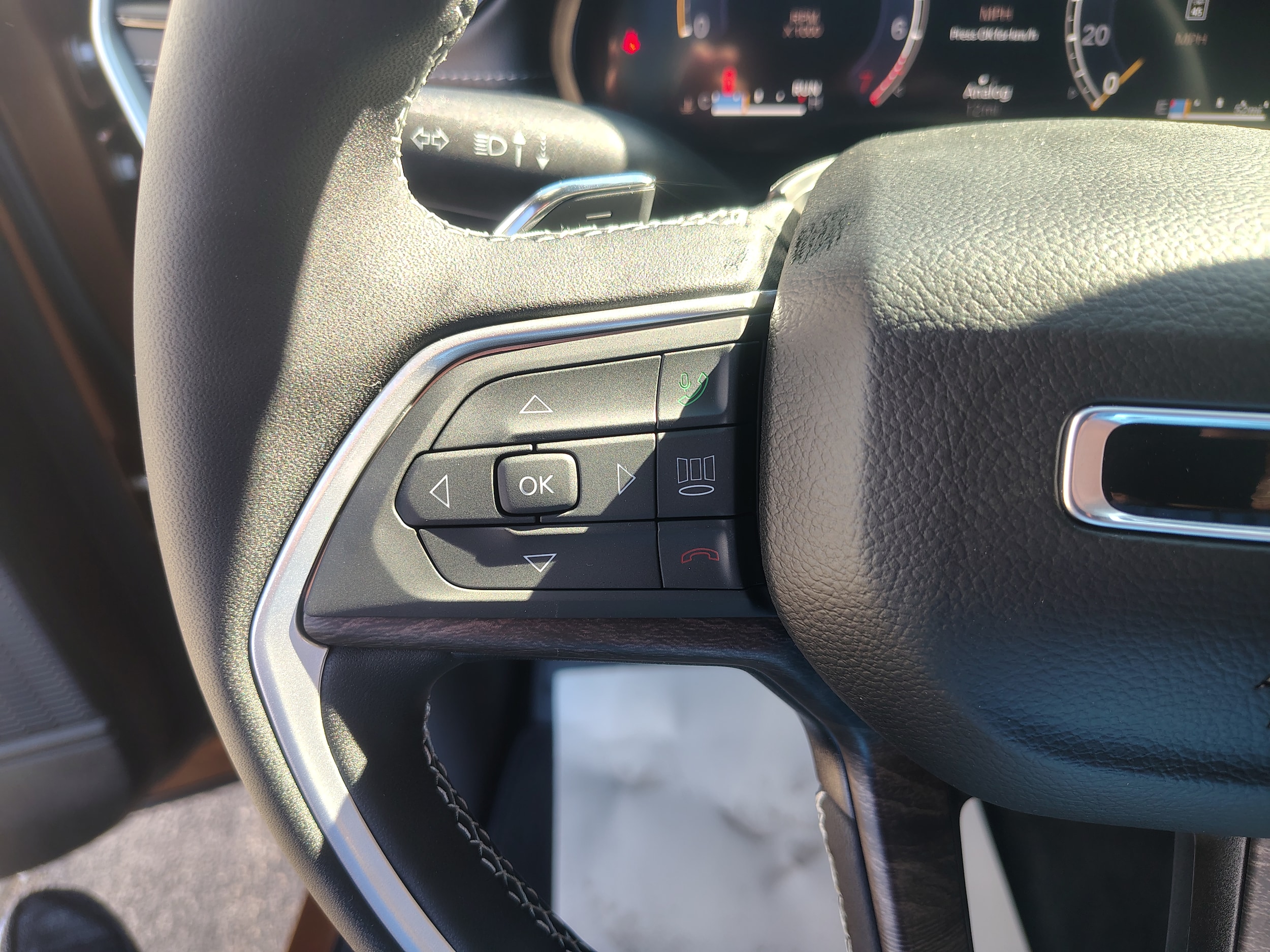 2027 Jeep Grand Cherokee photo 37 of 45