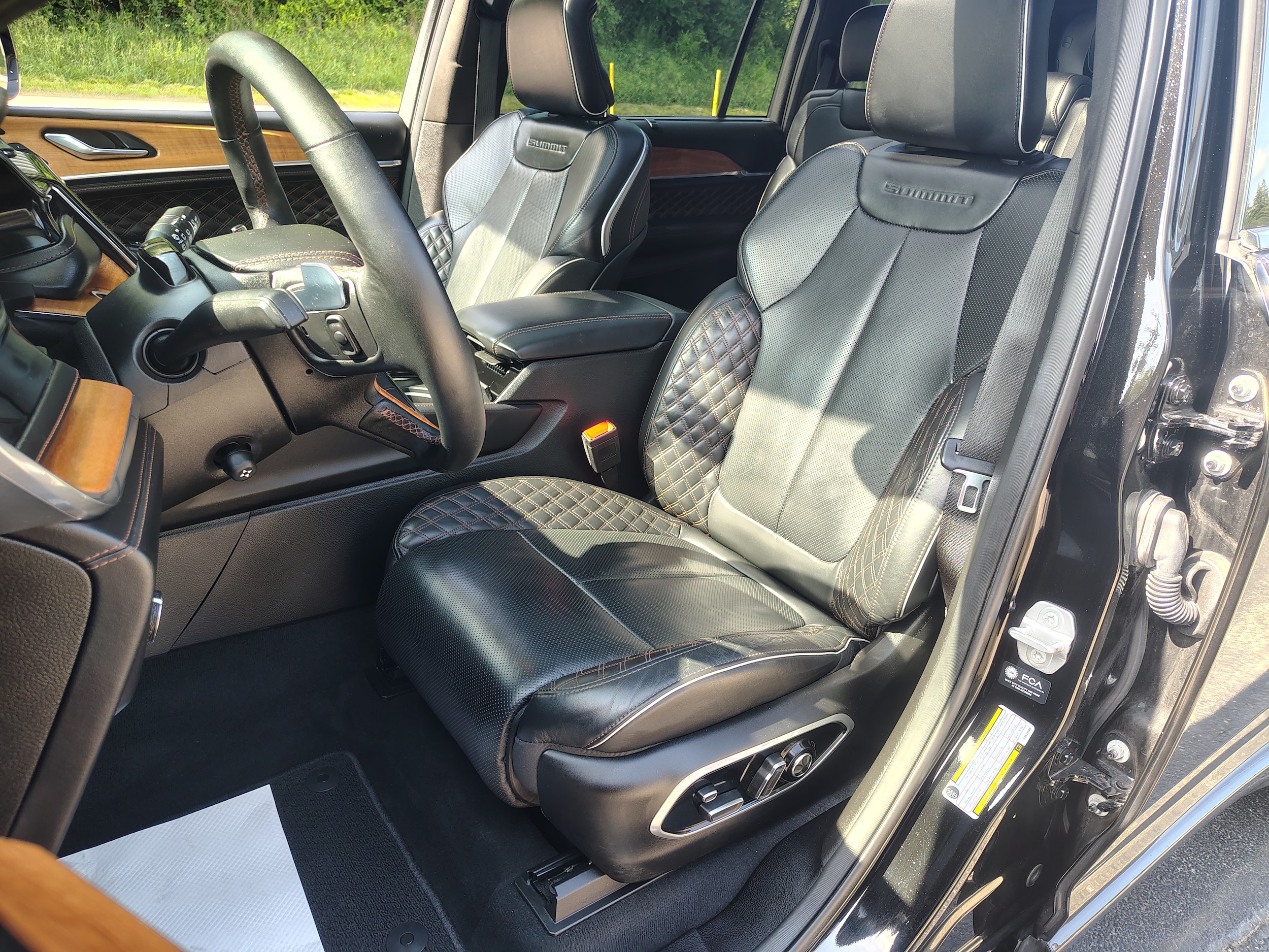 2025 Jeep Grand Cherokee L Summit Reserve Diamond Black Crystal Pearlcoat at Solomon CJD Carmichaels