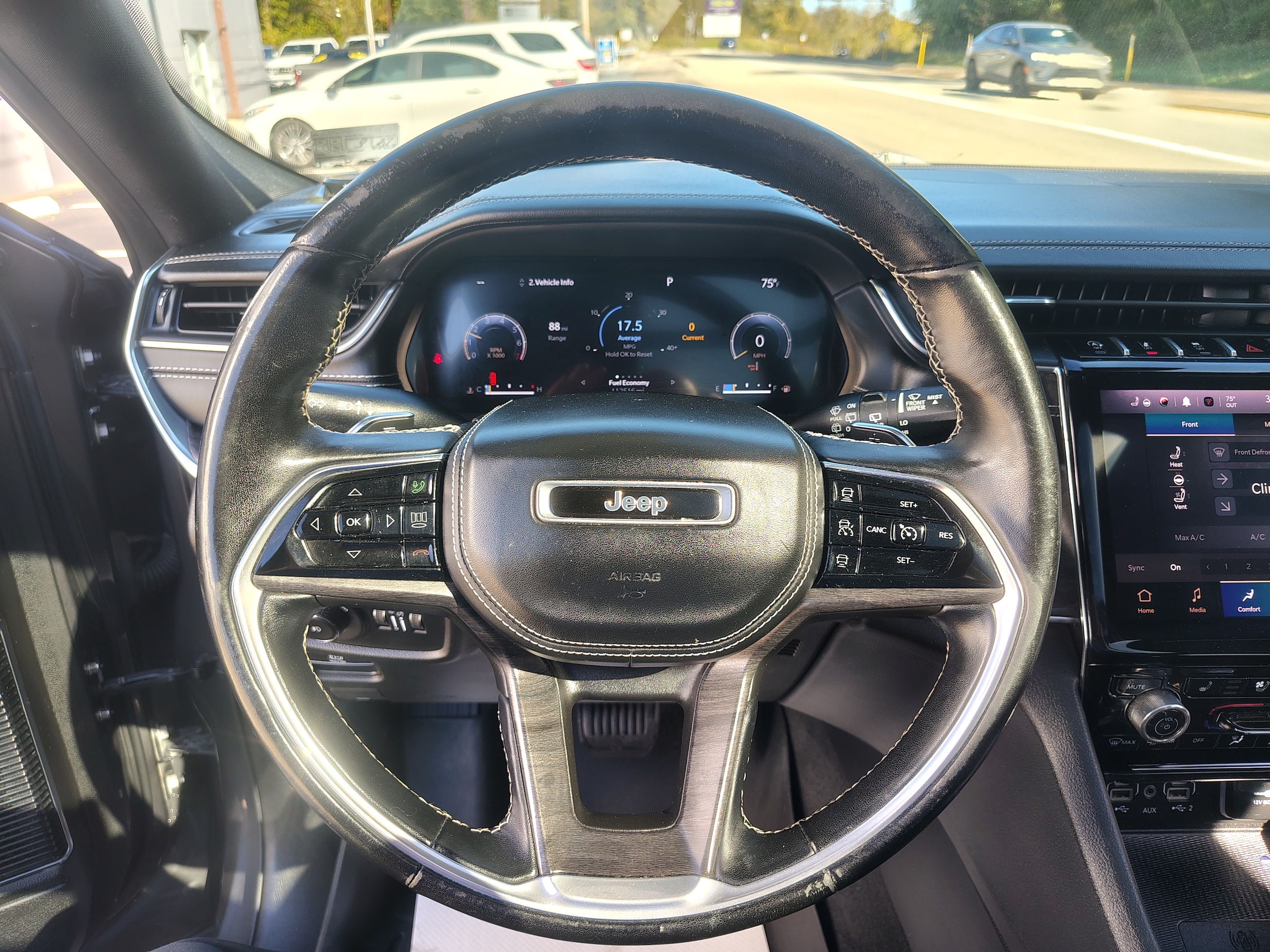 2022 Jeep Grand Cherokee L photo 37 of 46