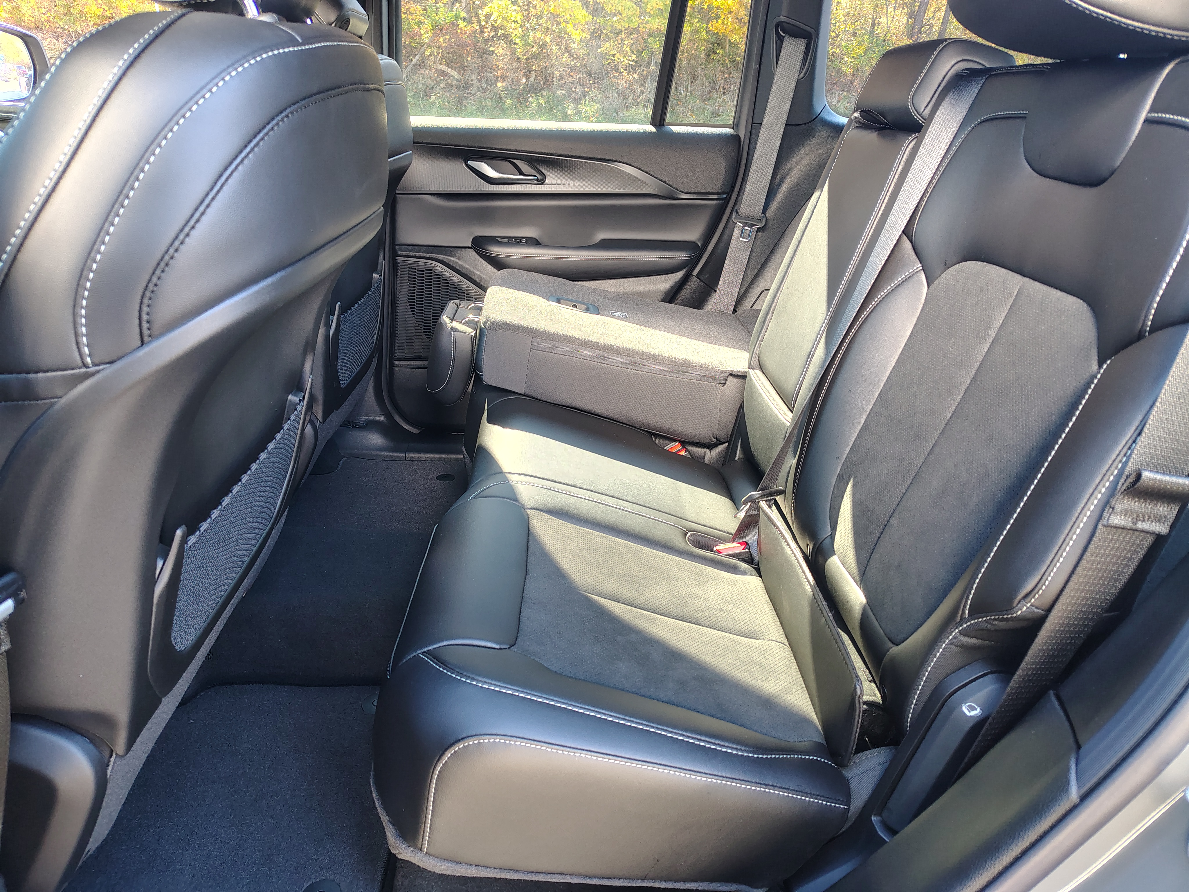 2027 Jeep Grand Cherokee photo 26 of 40